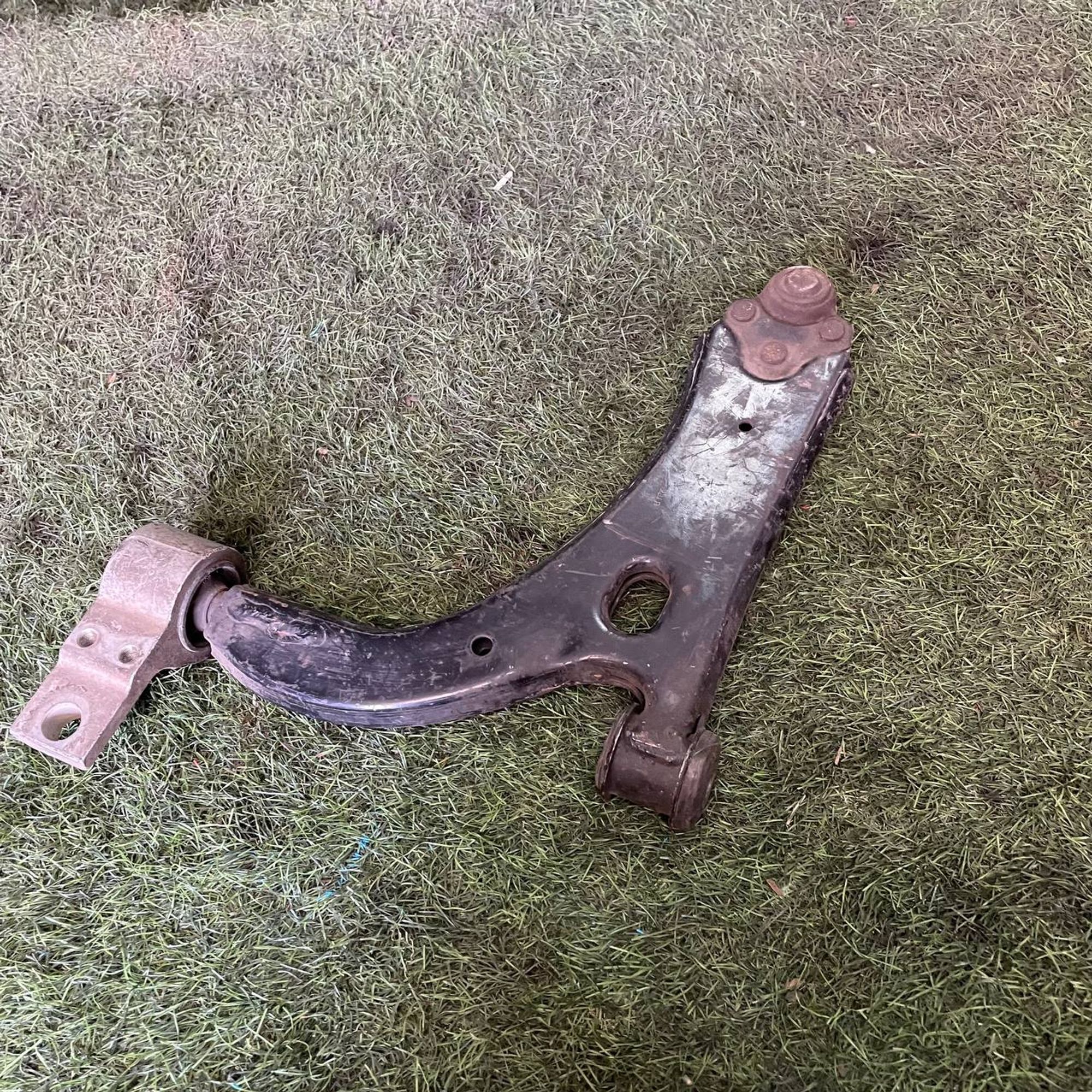 395 Рычаг передний правый нижний MAZDA DEMIO DY5W, 1 рублей, Невинномысск