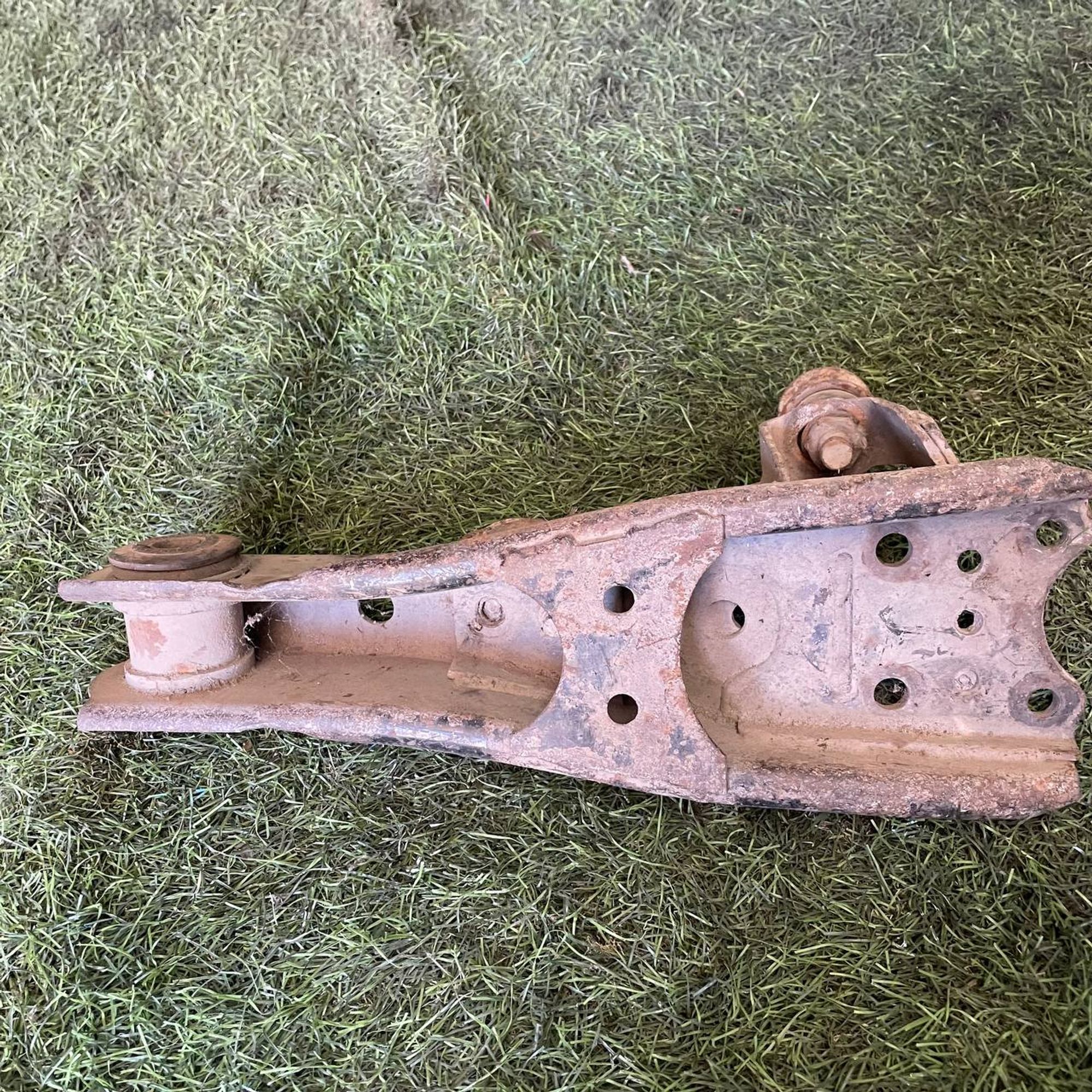 49 Рычаг передний левый нижний TOYOTA HIACE LH100, 2500 рублей, Невинномысск