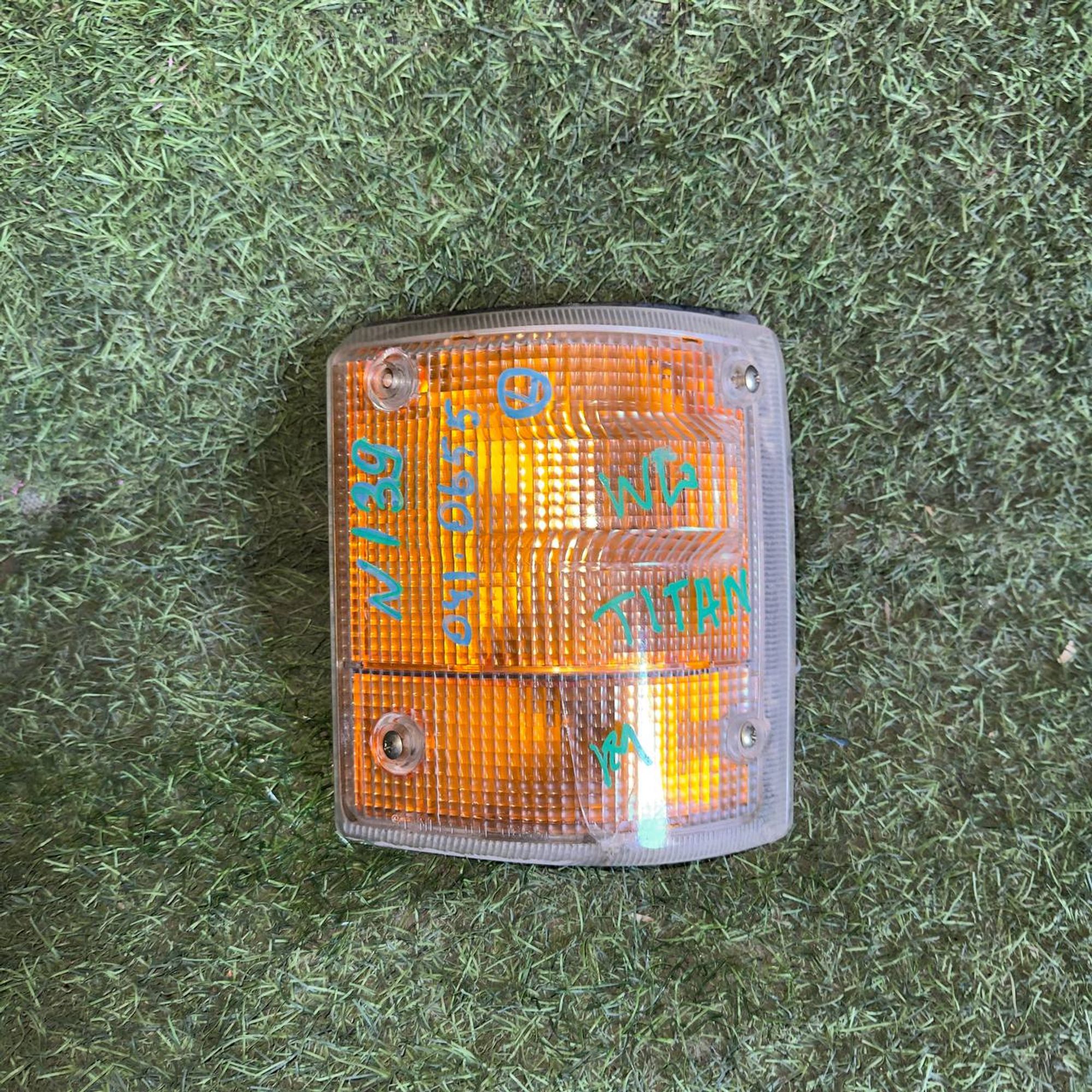 139 Фонарь габаритный левый MAZDA TITAN, 3500 рублей, Невинномысск