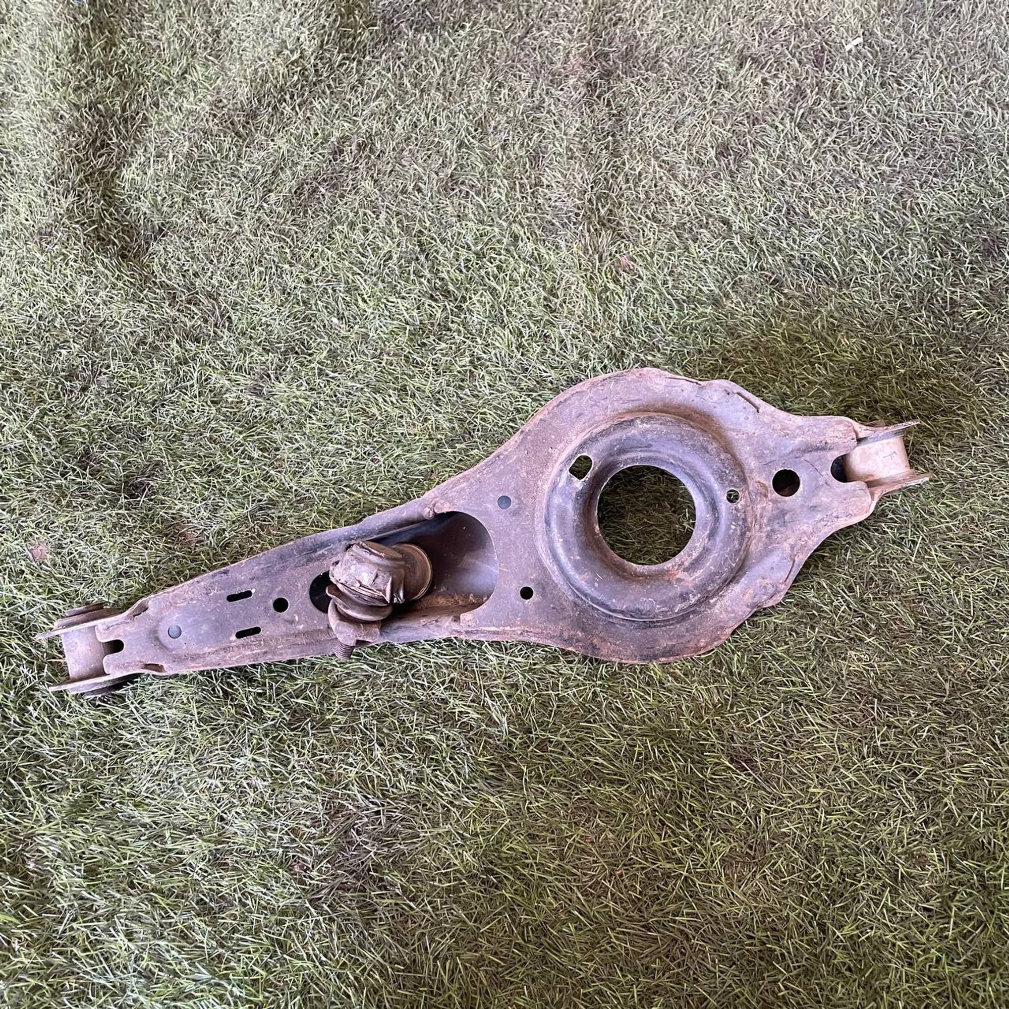 18 Рычаг задний правый нижний MAZDA AXELA BK5P, 3000 рублей, Невинномысск