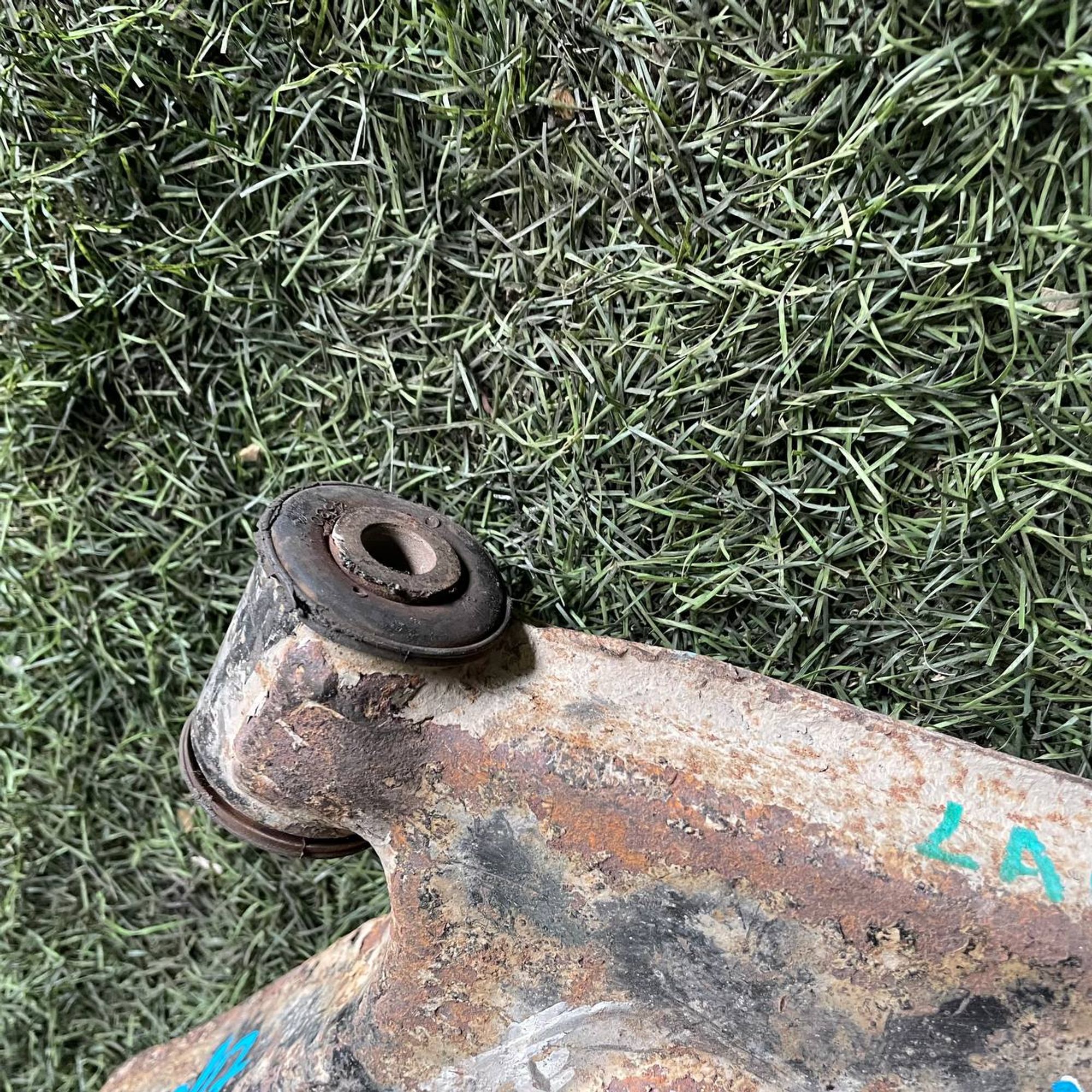 17 Рычаг передний правый нижний MITSUBISHI LIBERO CB8V, 3500 рублей, Невинномысск