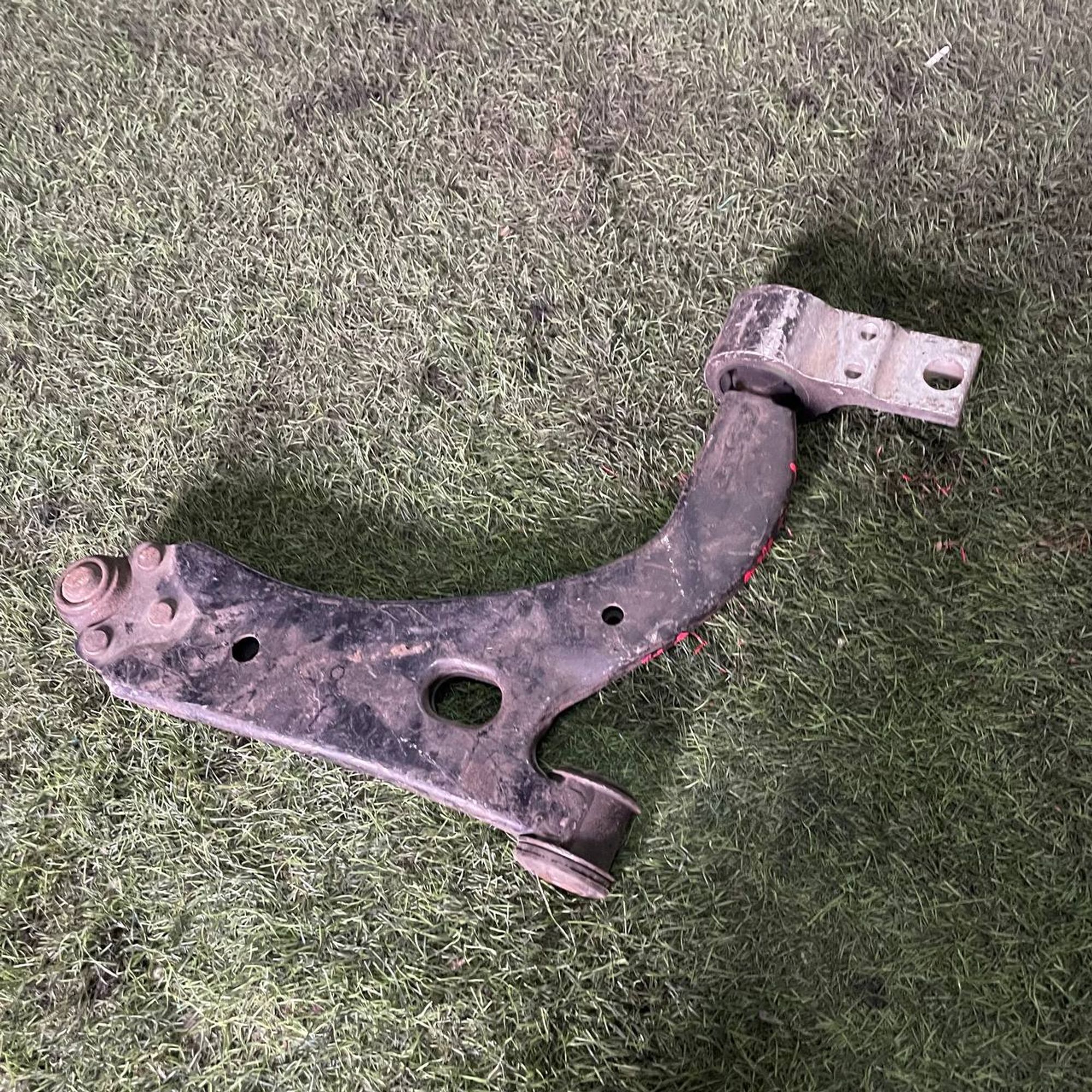 423 Рычаг передний левый нижний MAZDA DEMIO DY3W, 1 рублей, Невинномысск