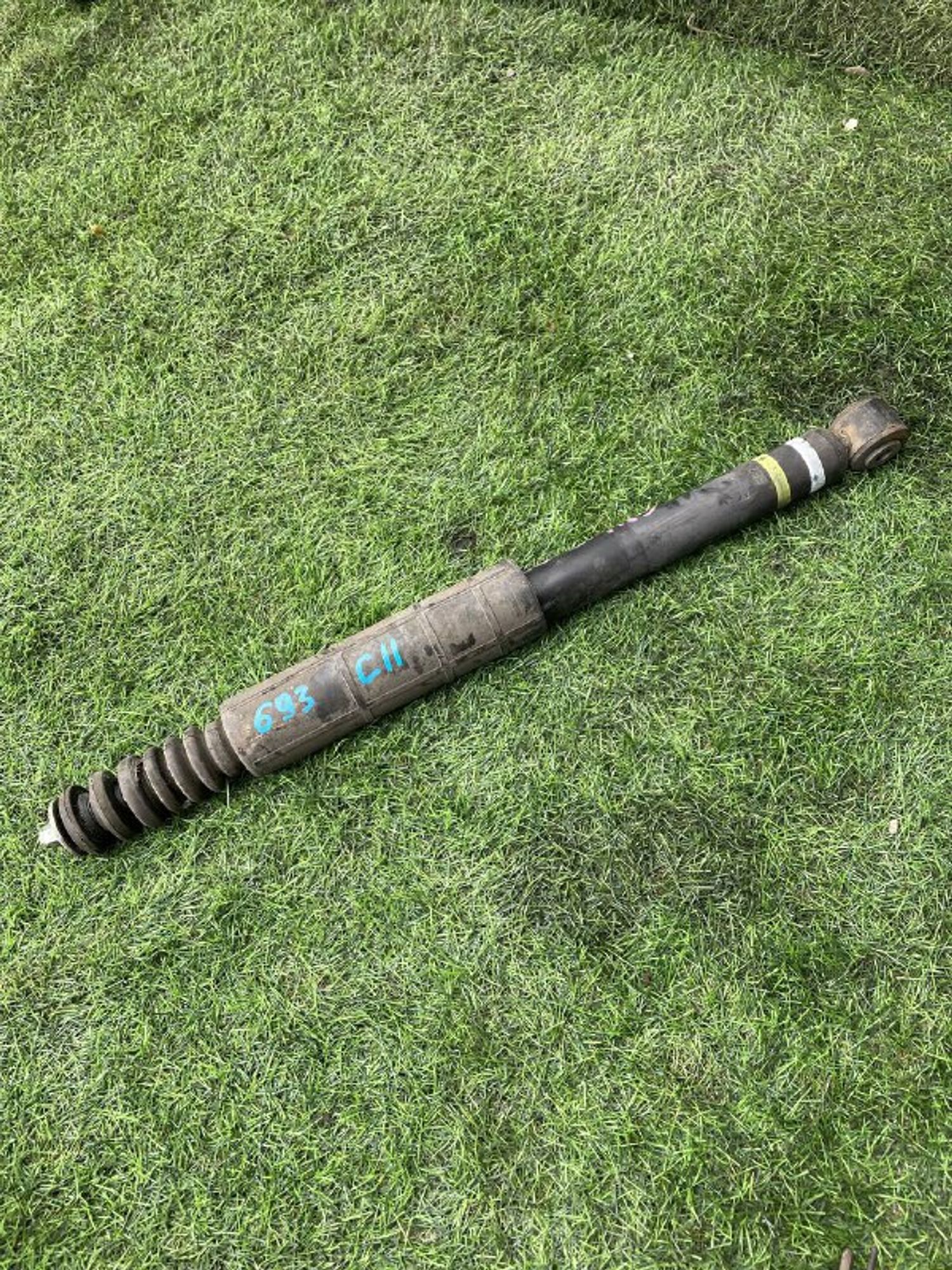 693 Амортизатор задний Nissan Tiida C11 Хетчбек, 3500 рублей, Невинномысск