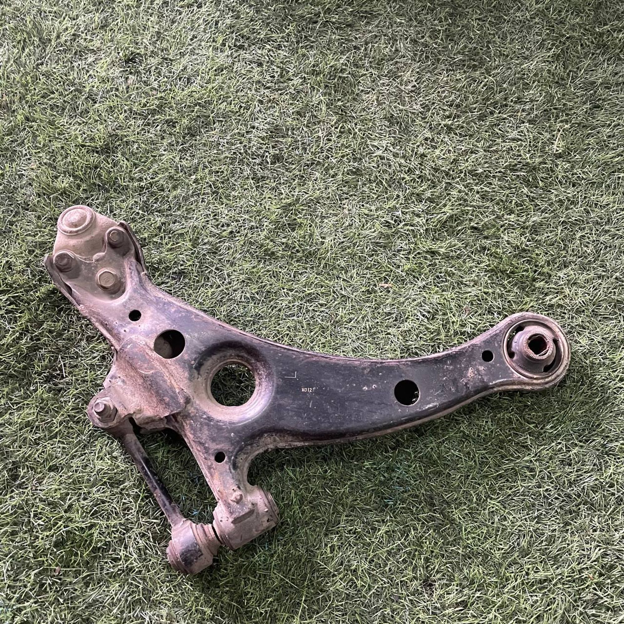 194 Рычаг передний левый нижний TOYOTA AVENSIS T220, 1 рублей, Невинномысск