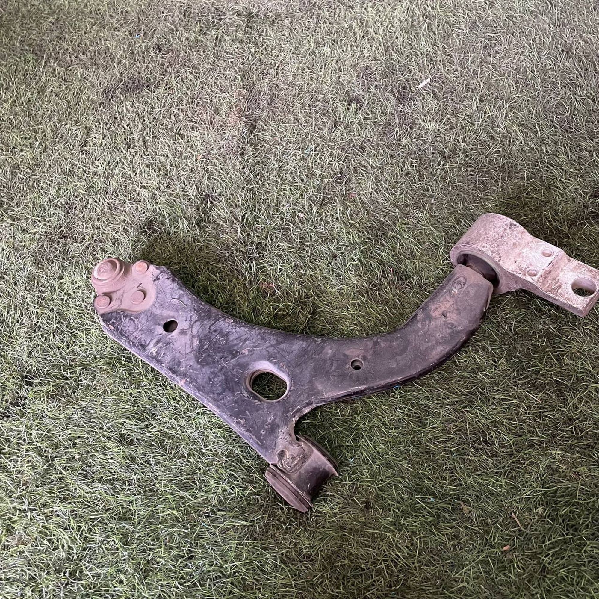 424 Рычаг передний правый нижний MAZDA DEMIO DY3W, 1 рублей, Невинномысск