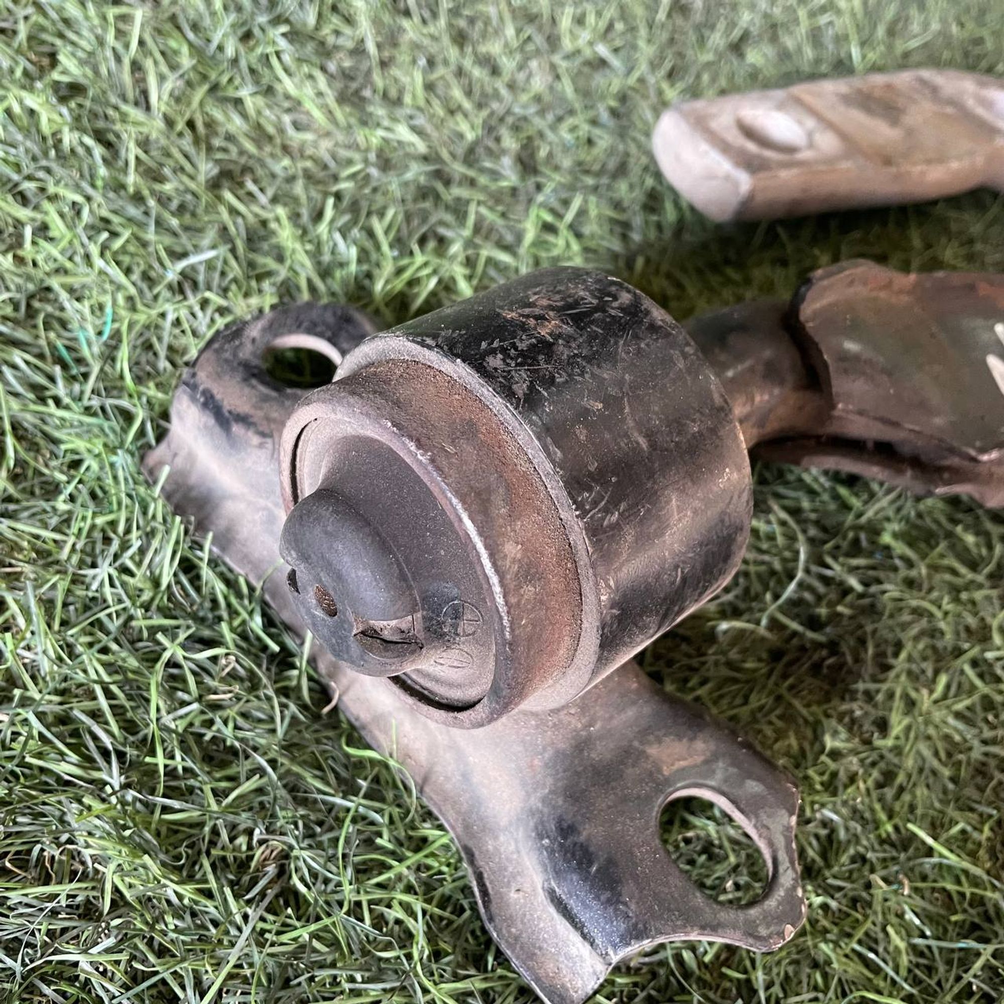 329 Рычаг передний правый нижний NISSAN BLUEBIRD U14, 3500 рублей, Невинномысск