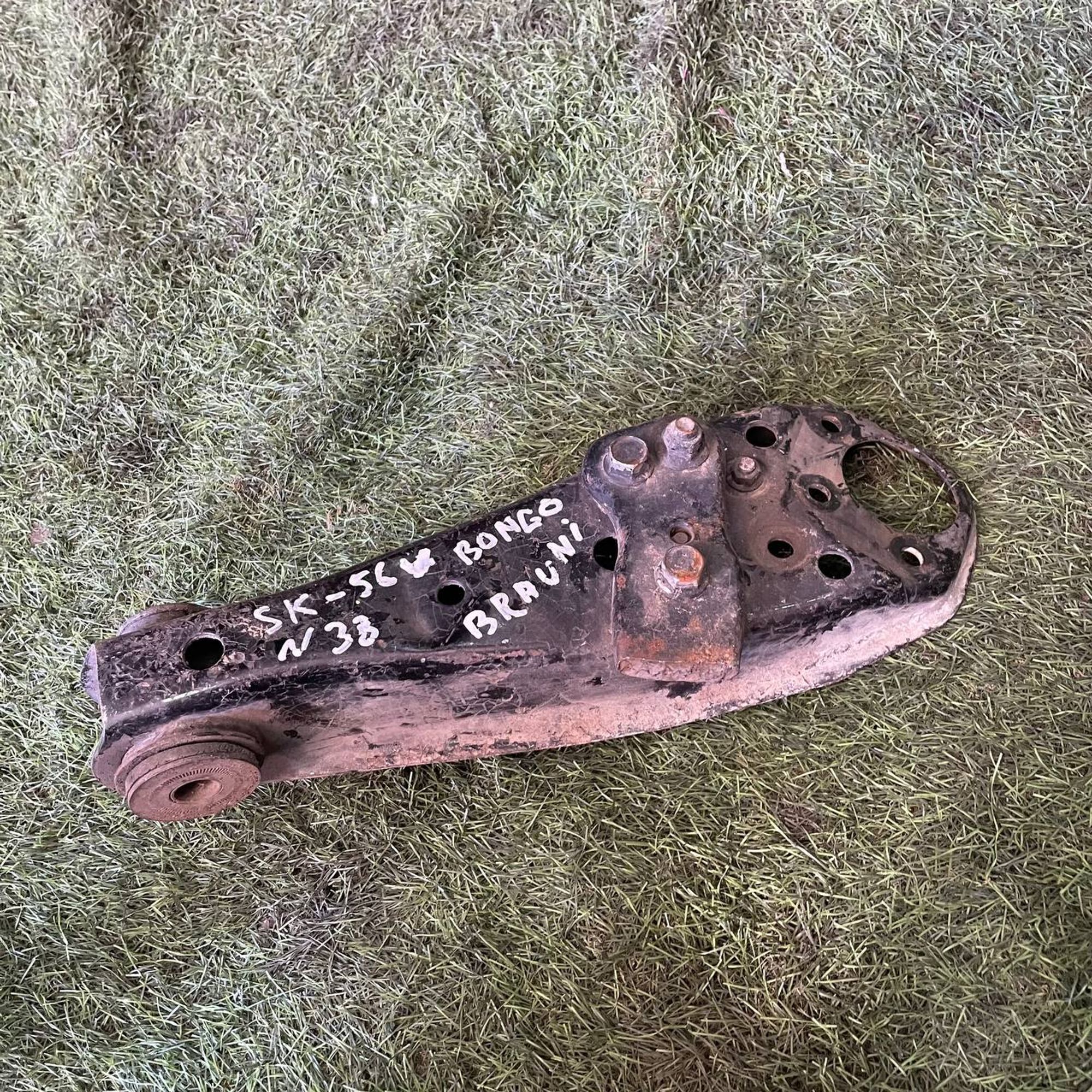 38 Рычаг передний левый нижний Mazda Bongo SSF8, 2000 рублей, Невинномысск