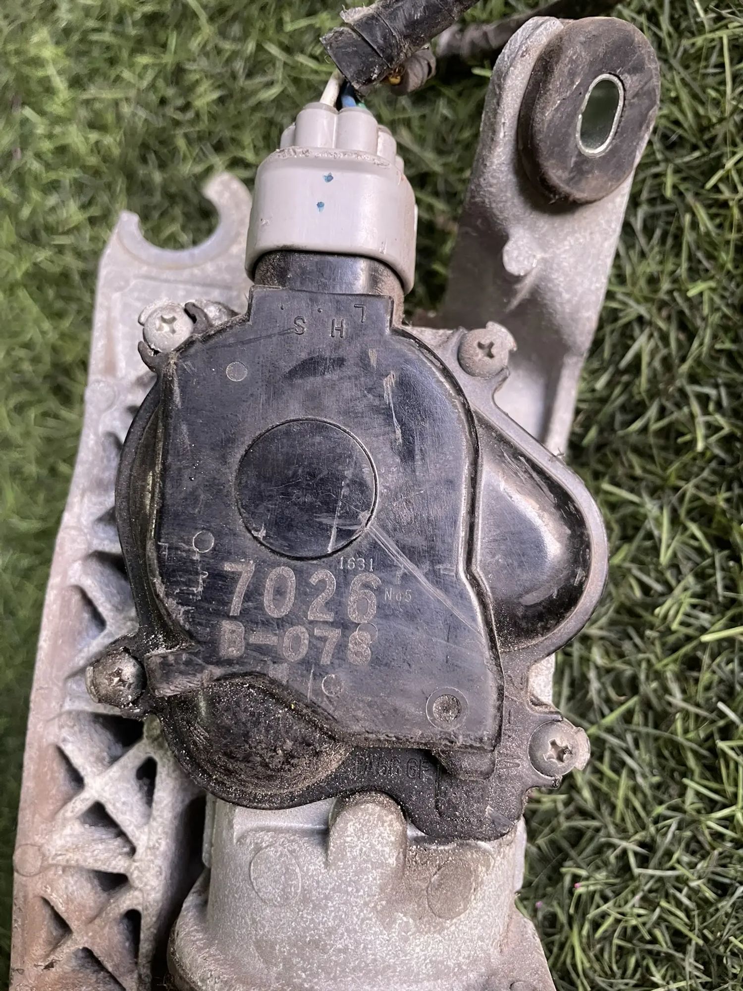 https://ycs.partsauto.market/partsauto-images/thmbs/userImages/772e461030aea93f4dbb6447c0f924d3/part/6510140b-4f6e-4018-ba5d-dc6491e70bba_1775638374630.jpg