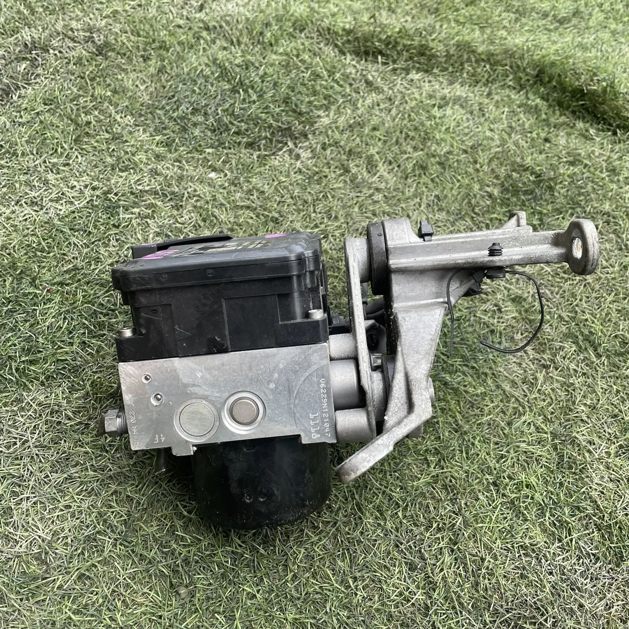 https://ycs.partsauto.market/partsauto-images/thmbs/userImages/772e461030aea93f4dbb6447c0f924d3/part/66a209bd-aff4-4de3-a876-abc31de82aa5_1779185946484.jpg