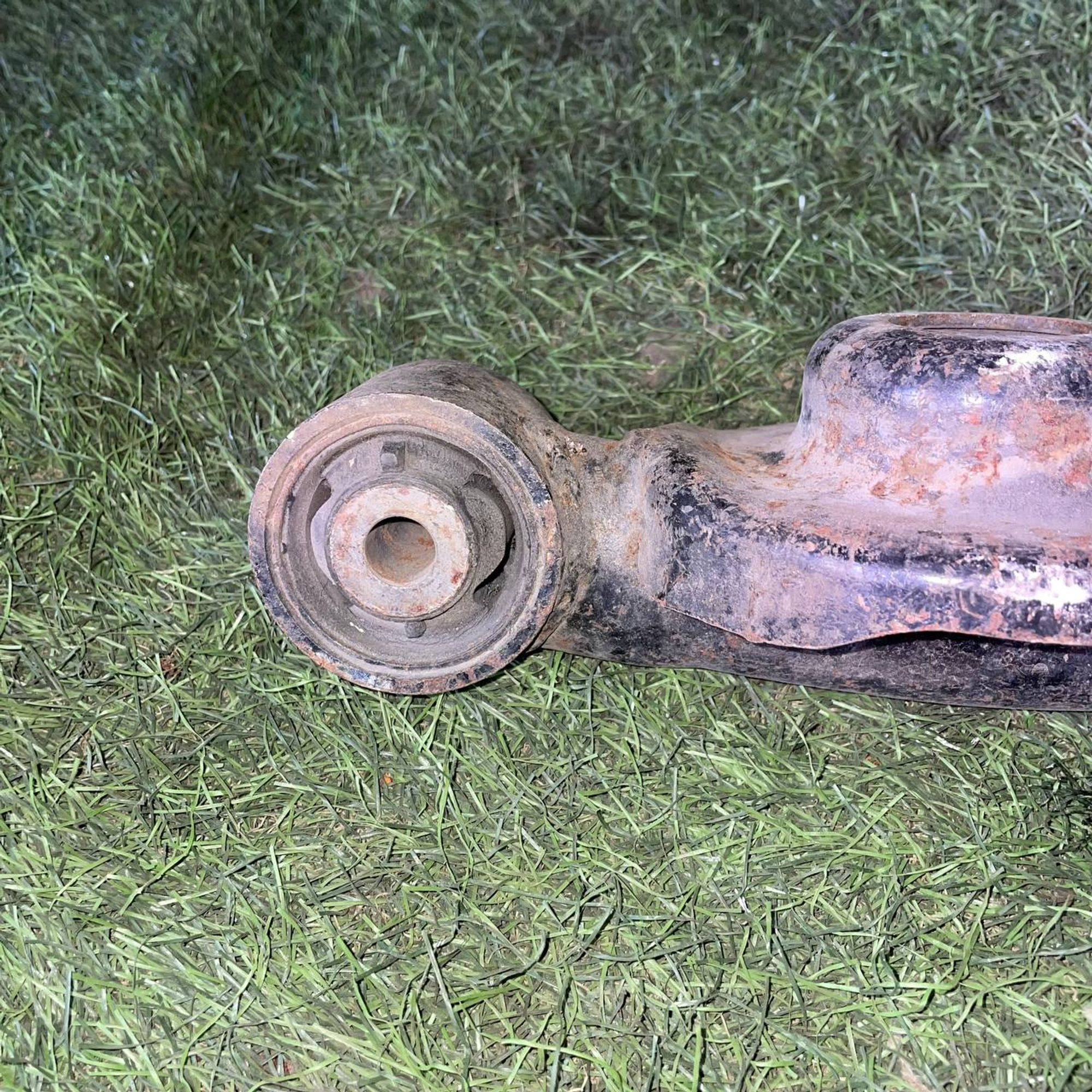 108 Рычаг задний правый нижний Mazda Bongo SGLW, 2000 рублей, Невинномысск