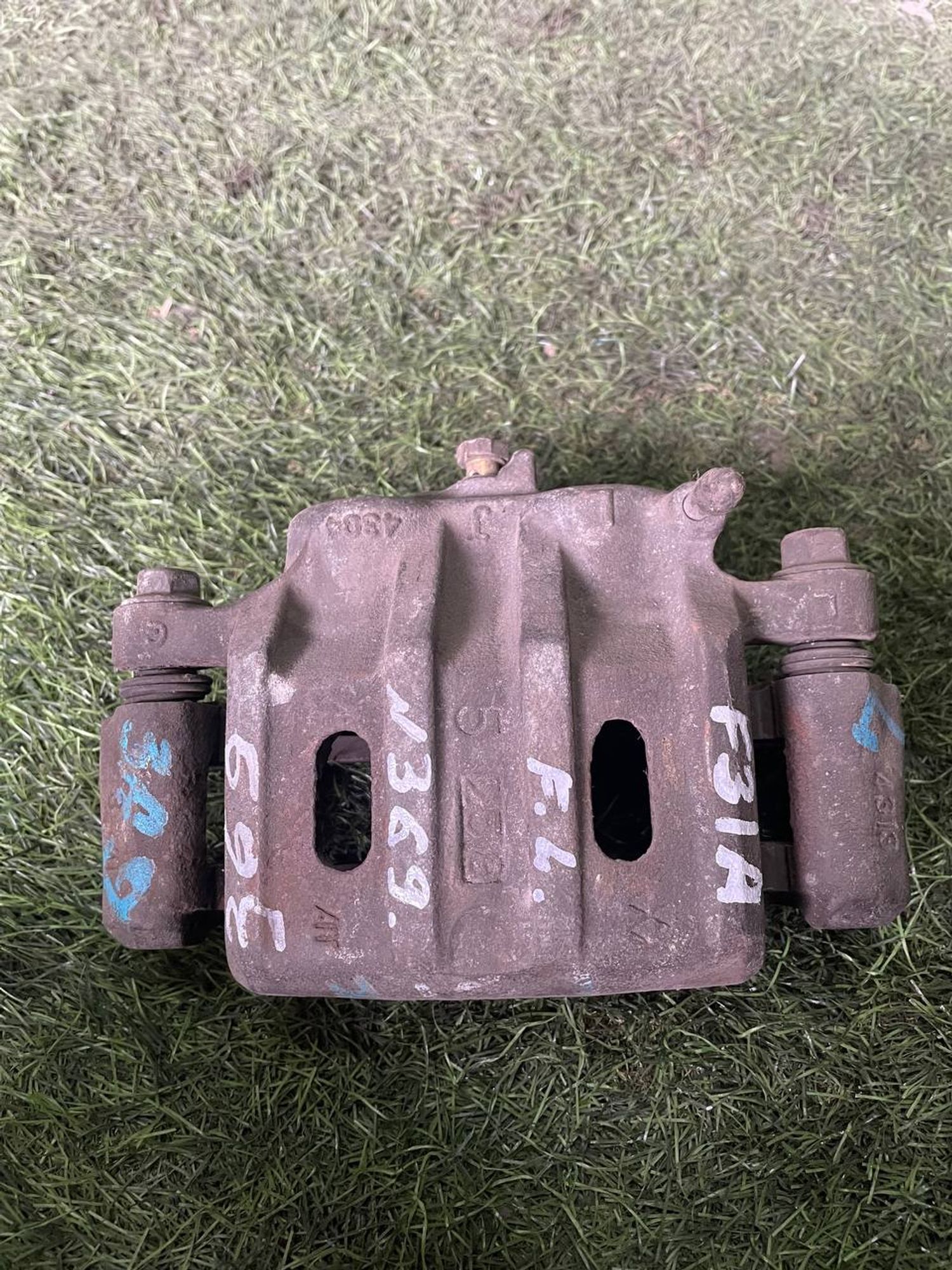 369 Суппорт тормозной передний левый MITSUBISHI DIAMANTE F31A, 2500 рублей, Невинномысск