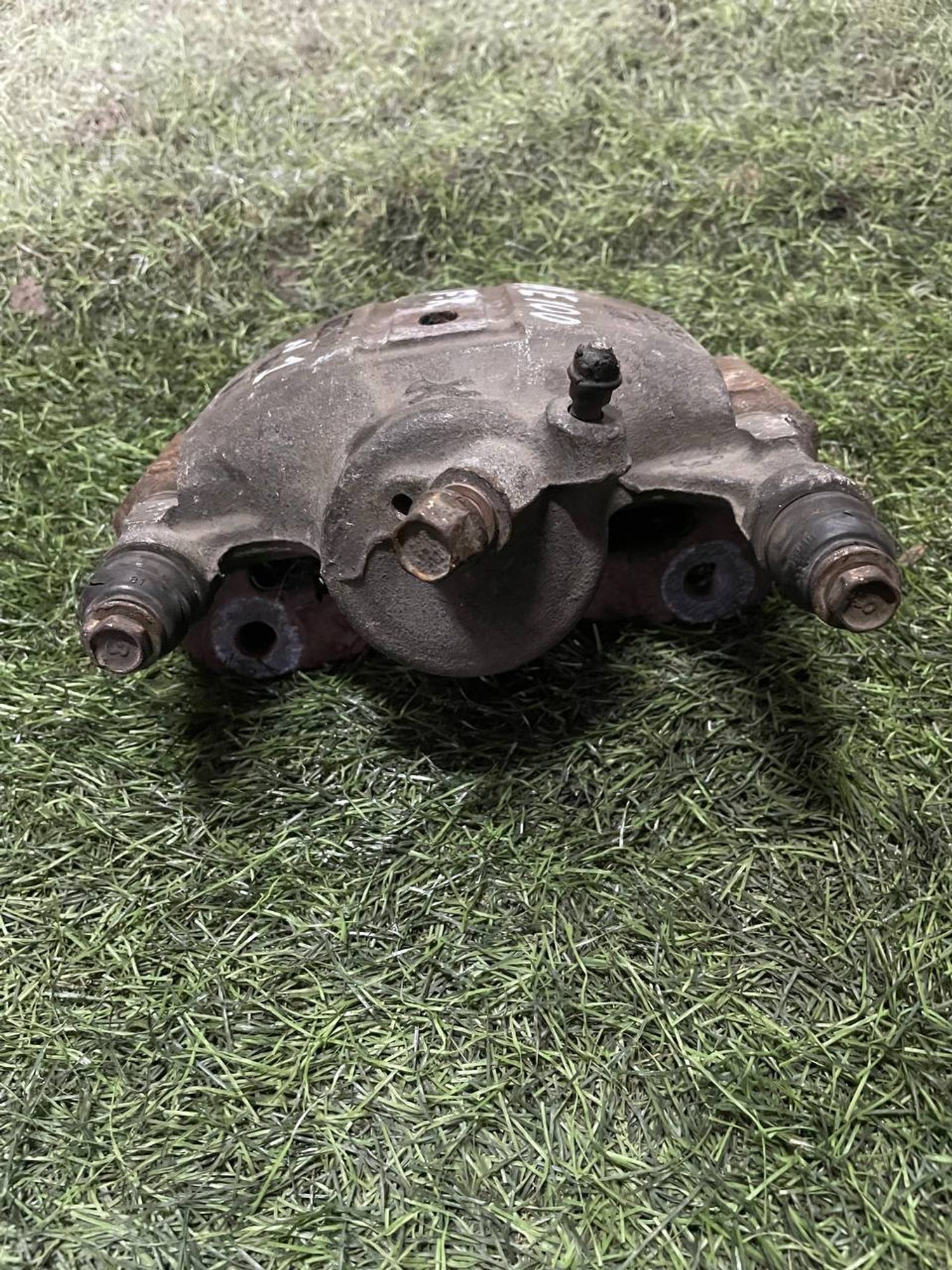 1 Суппорт тормозной передний правый Toyota AE100, 3000 рублей, Невинномысск