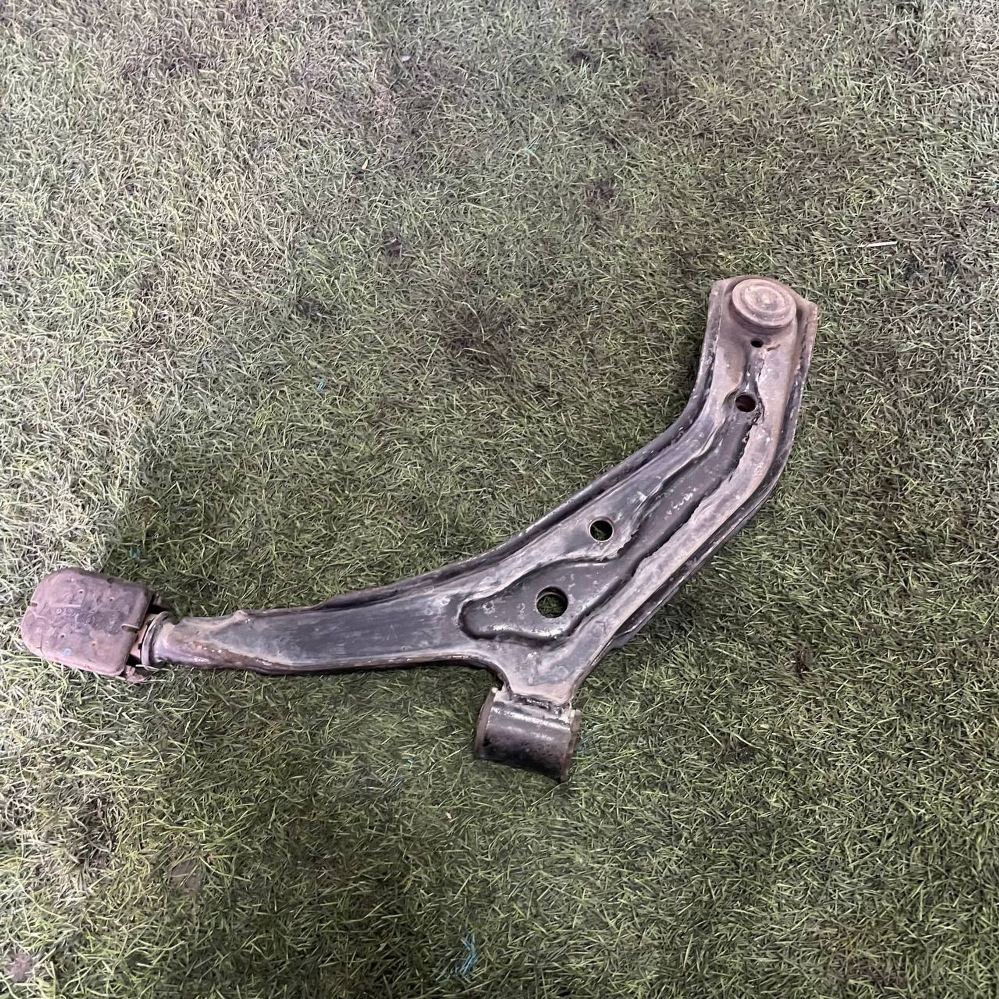 342 Рычаг передний правый нижний NISSAN SUNNY FB14, 3500 рублей, Невинномысск