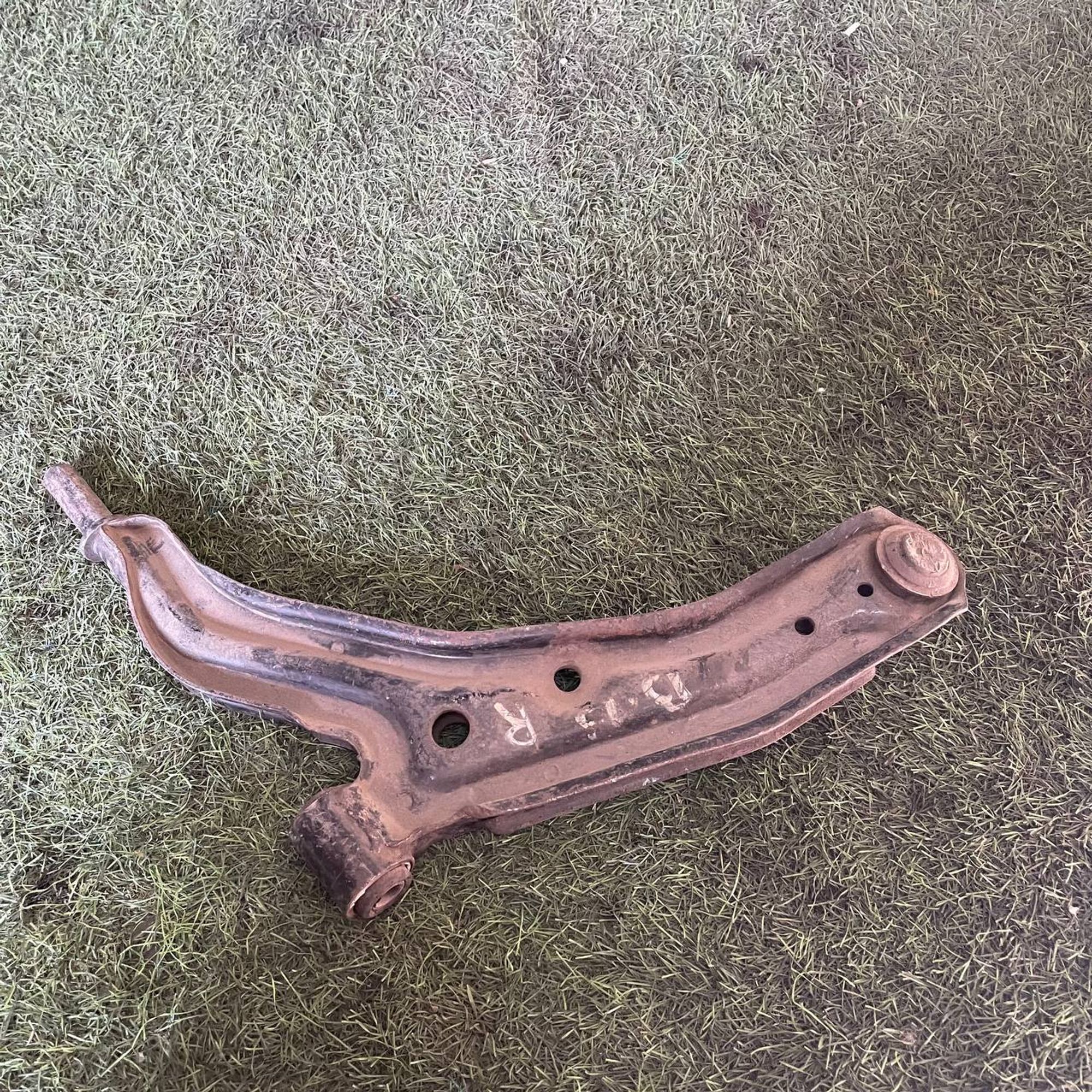 320 Рычаг передний правый нижний NISSAN SUNNY B13, 3000 рублей, Невинномысск