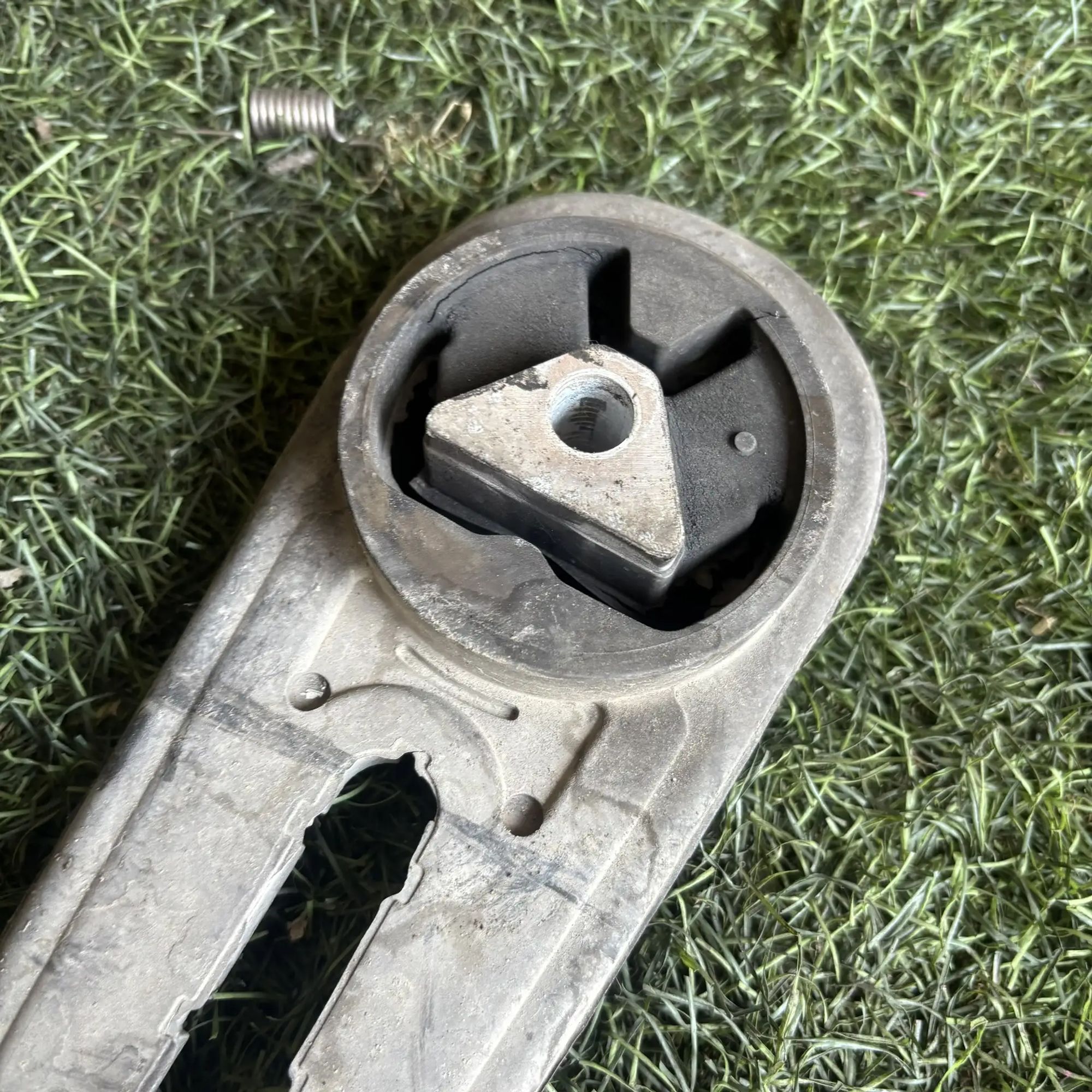 https://ycs.partsauto.market/partsauto-images/thmbs/userImages/772e461030aea93f4dbb6447c0f924d3/part/6bed30d7-64dc-4e18-8dad-05aef8477d0d_1777098957625.jpg