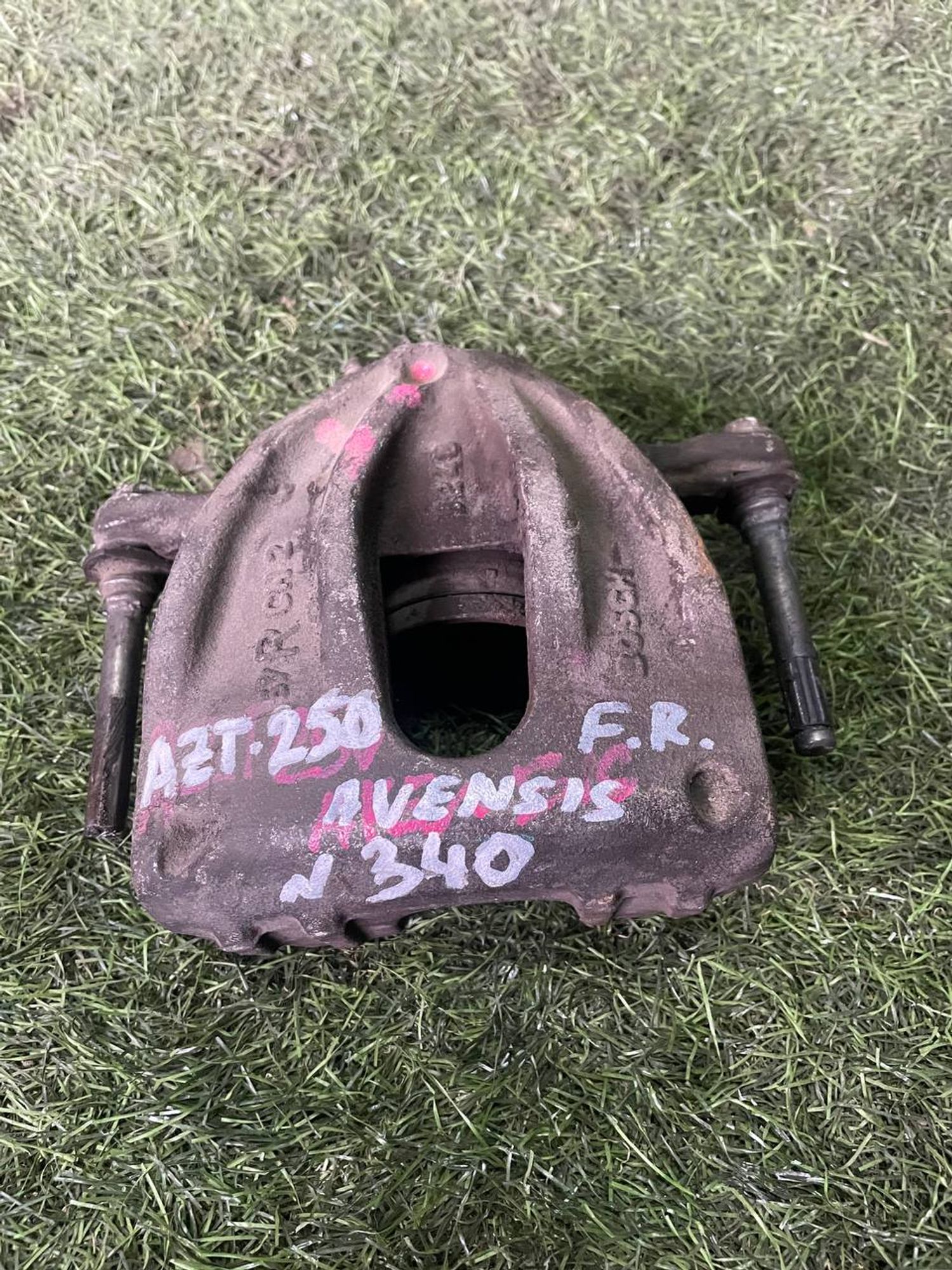 340 Суппорт тормозной передний правый TOYOTA AVENSIS AZT250, 3000 рублей, Невинномысск