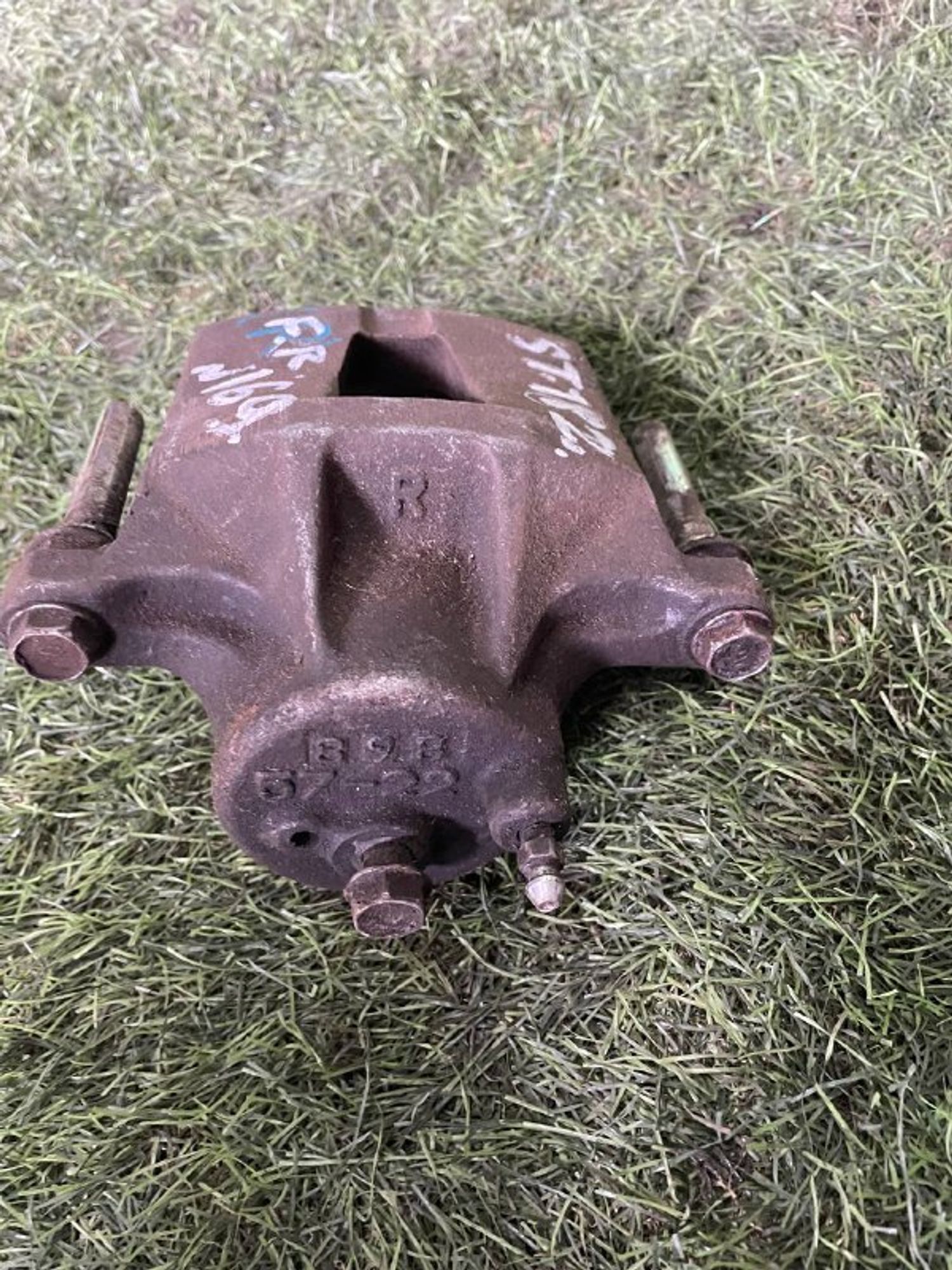 169 Суппорт тормозной передний правый TOYOTA CARINA ST182, 3000 рублей, Невинномысск