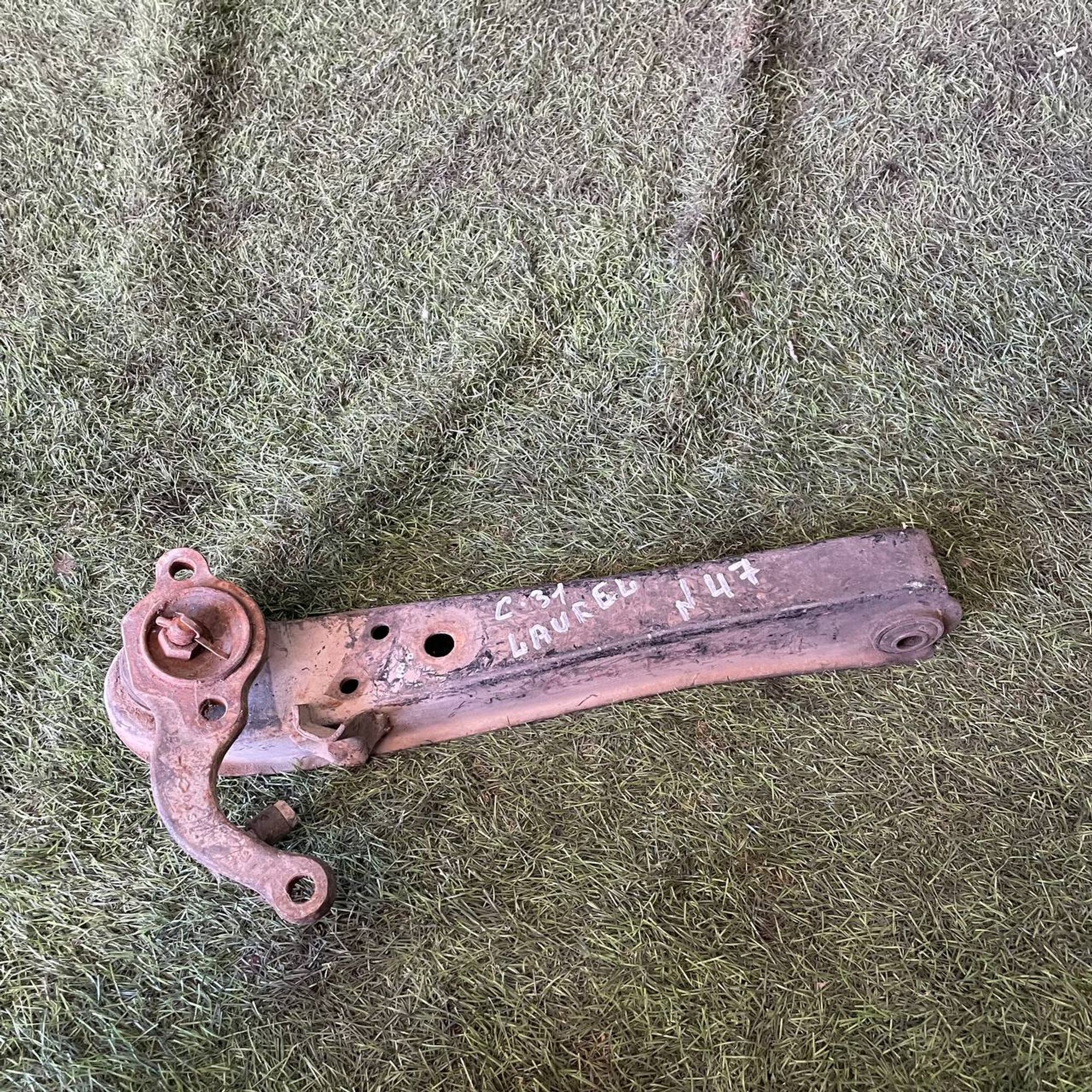 47 Рычаг передний левый нижний Nissan Laurel, 4500 рублей, Невинномысск