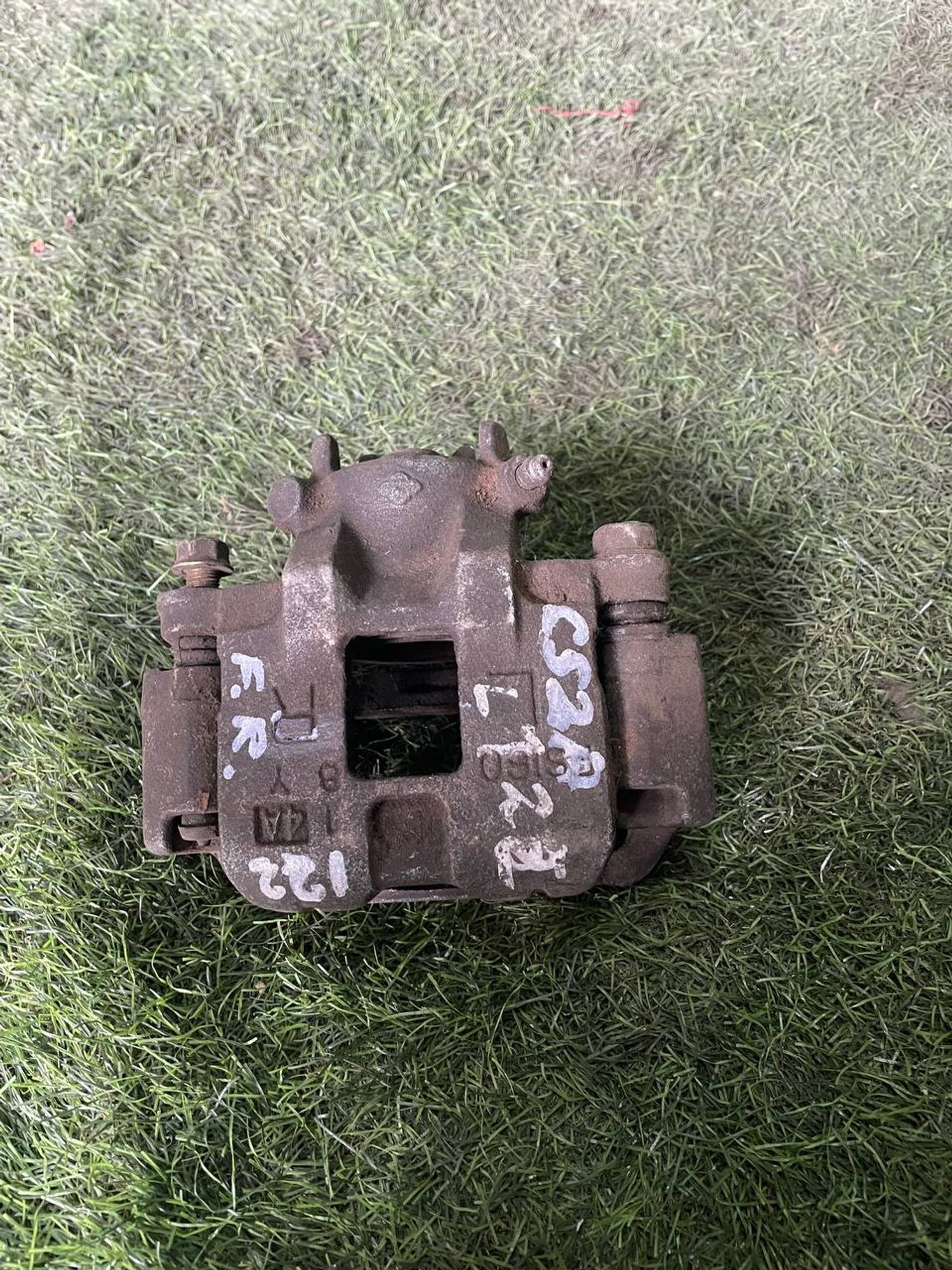 122 Суппорт тормозной передний правый MITSUBISHI CEDIA CS2A, 3000 рублей, Невинномысск