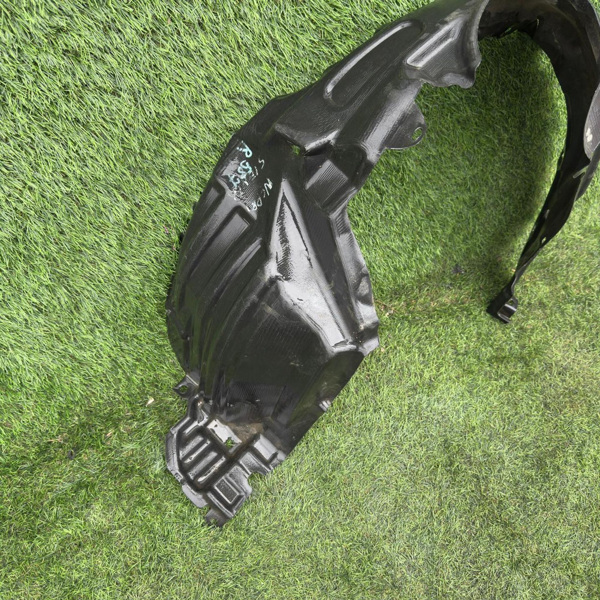 587 Подкрылок передний правый Toyota Sienta NCP81, 2500 рублей, Невинномысск