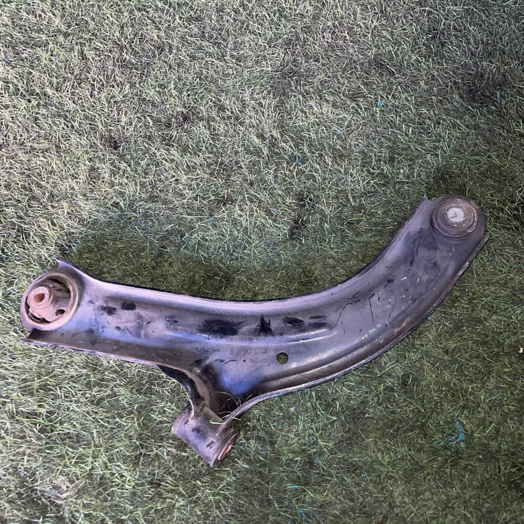 324 Рычаг передний правый нижний NISSAN CUBE Z11, 3500 рублей, Невинномысск