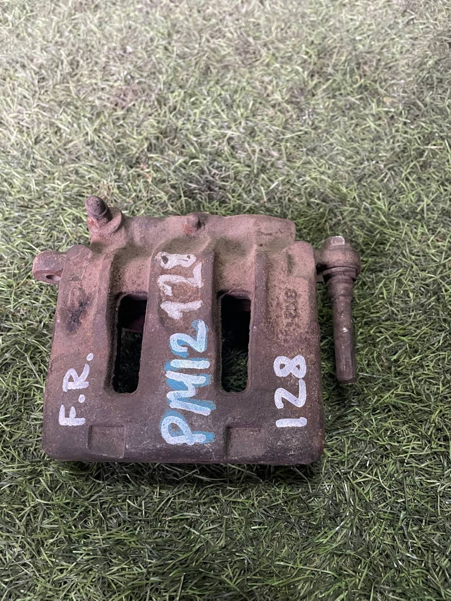 128 Суппорт тормозной передний правый Nissan PM12, 3000 рублей, Невинномысск