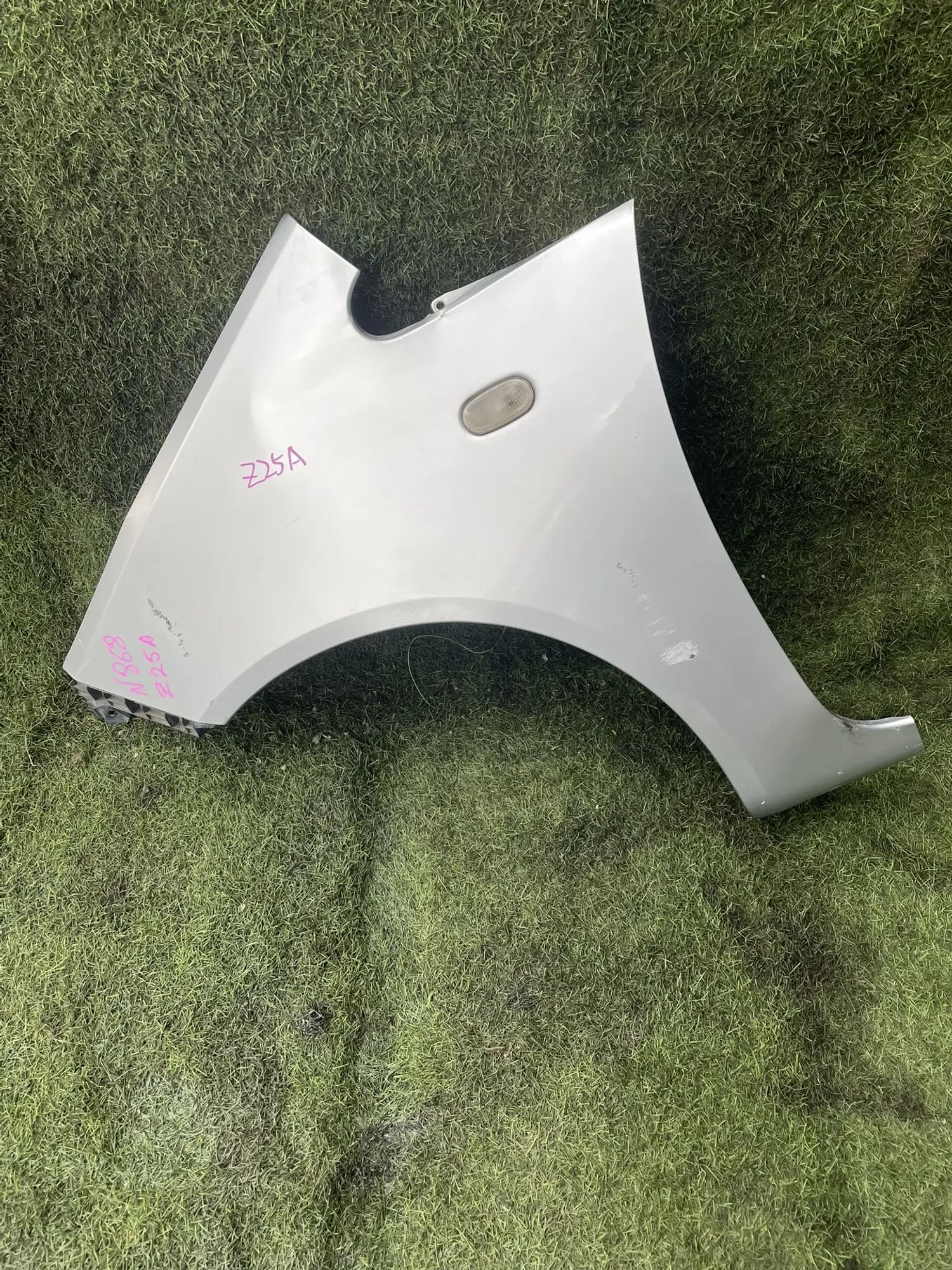 868 Крыло переднее левое Mitsubishi Colt Z25A 4G19 1.3 2002, 7000 рублей, Невинномысск