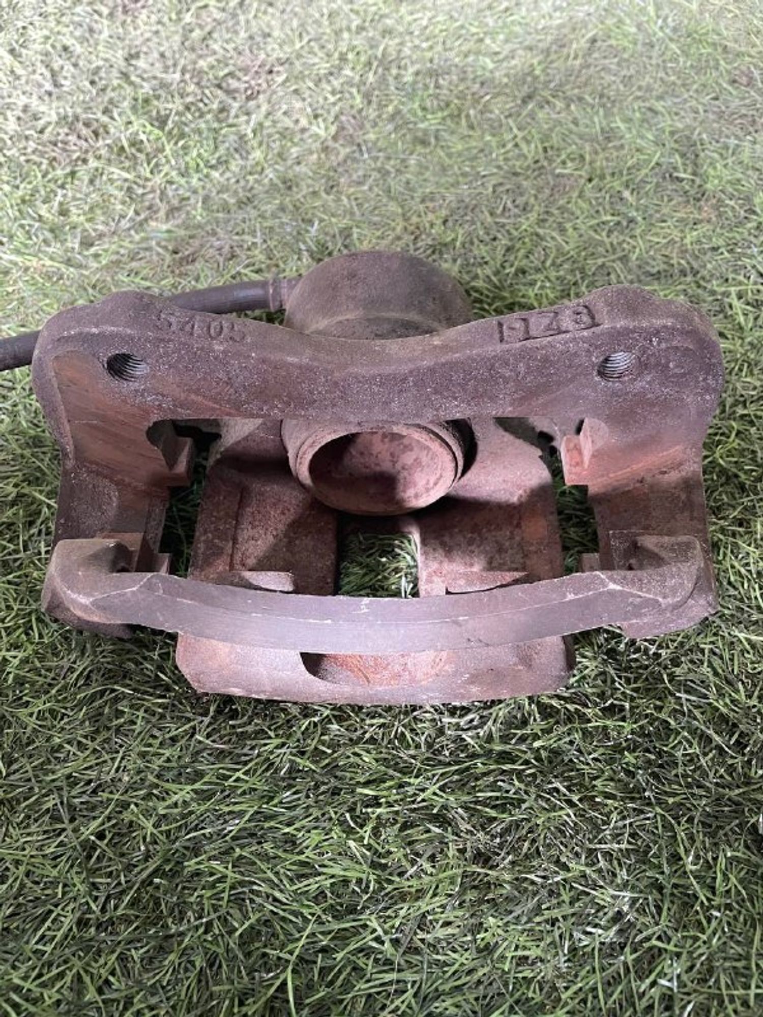 370 Суппорт тормозной передний левый MITSUBISHI LANCER CS2A, 3000 рублей, Невинномысск