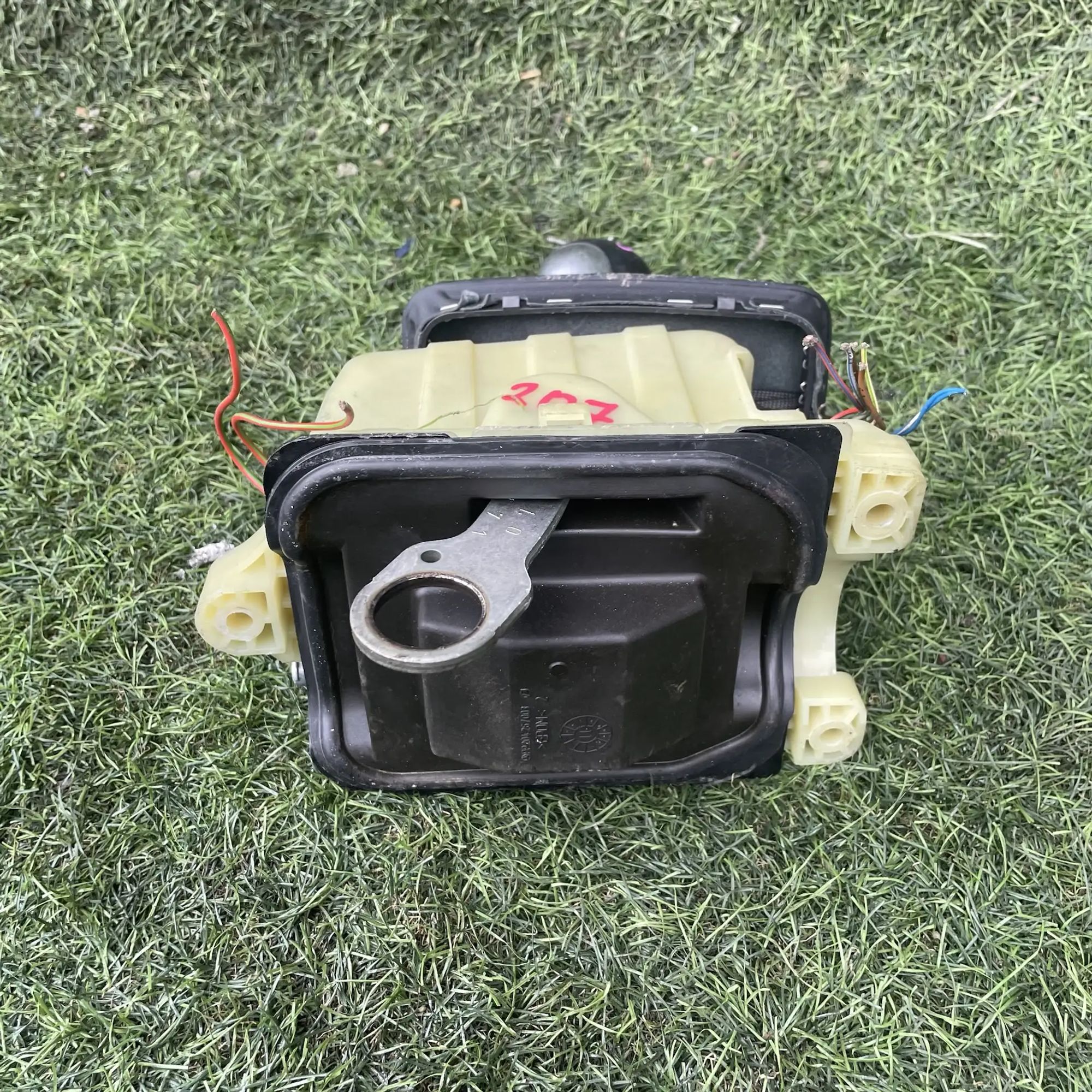 https://ycs.partsauto.market/partsauto-images/thmbs/userImages/772e461030aea93f4dbb6447c0f924d3/part/757b3bbe-67ab-431d-9177-00cad78aab14_1778928010998.jpg