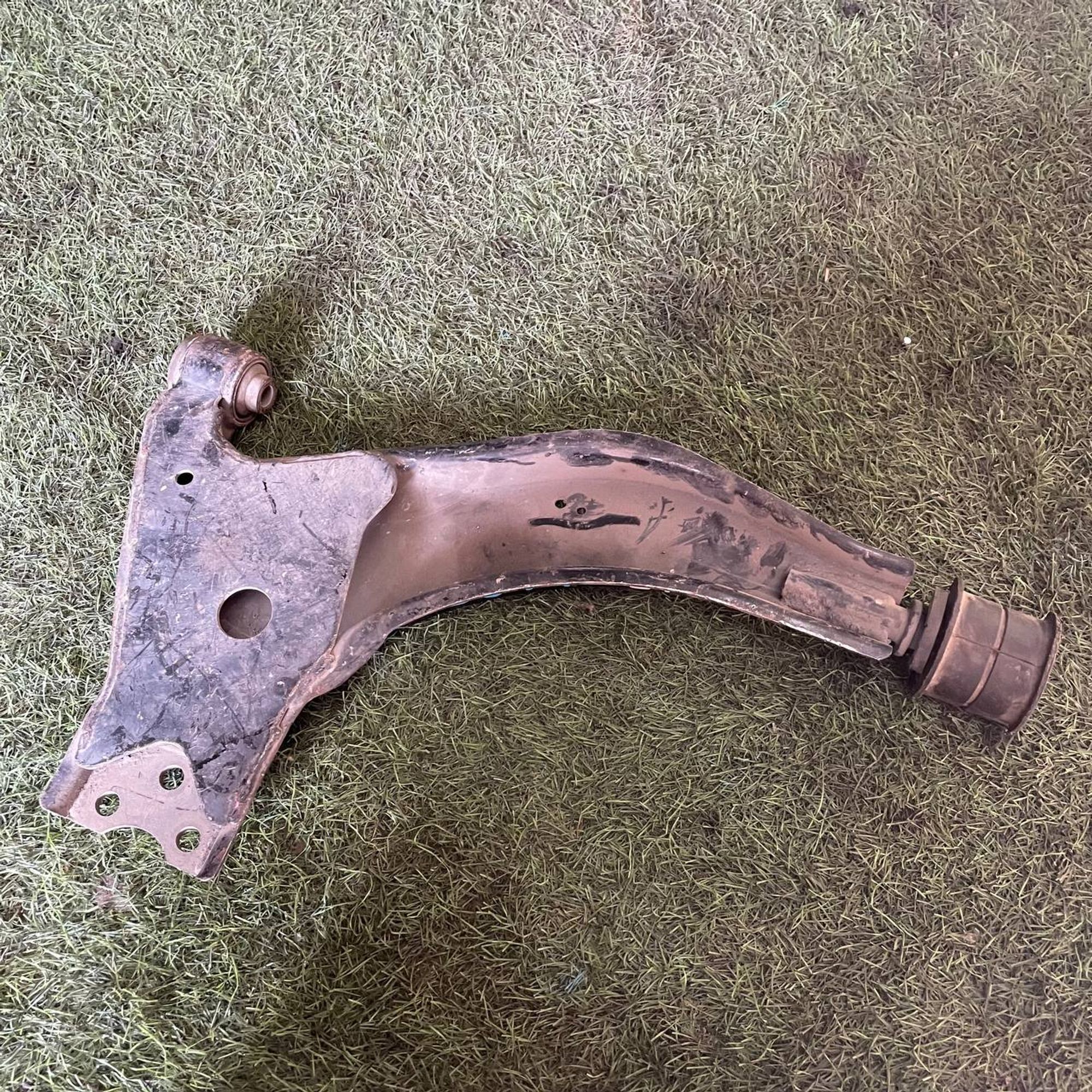 313 Рычаг передний левый нижний NISSAN LARGO W30, 2500 рублей, Невинномысск