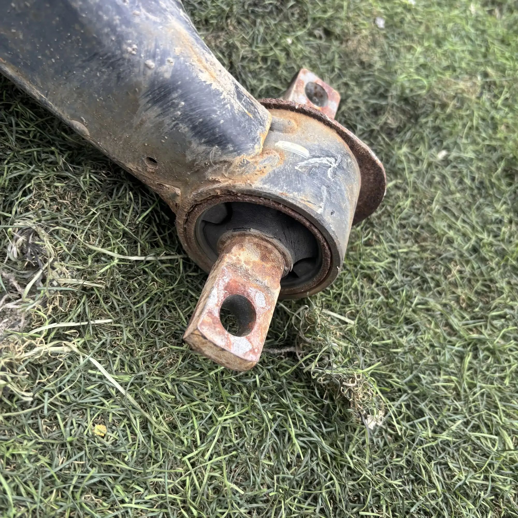 https://ycs.partsauto.market/partsauto-images/thmbs/userImages/772e461030aea93f4dbb6447c0f924d3/part/7b4e3ecb-3413-4a9c-b44c-f016820b545f_1777029087771.jpg