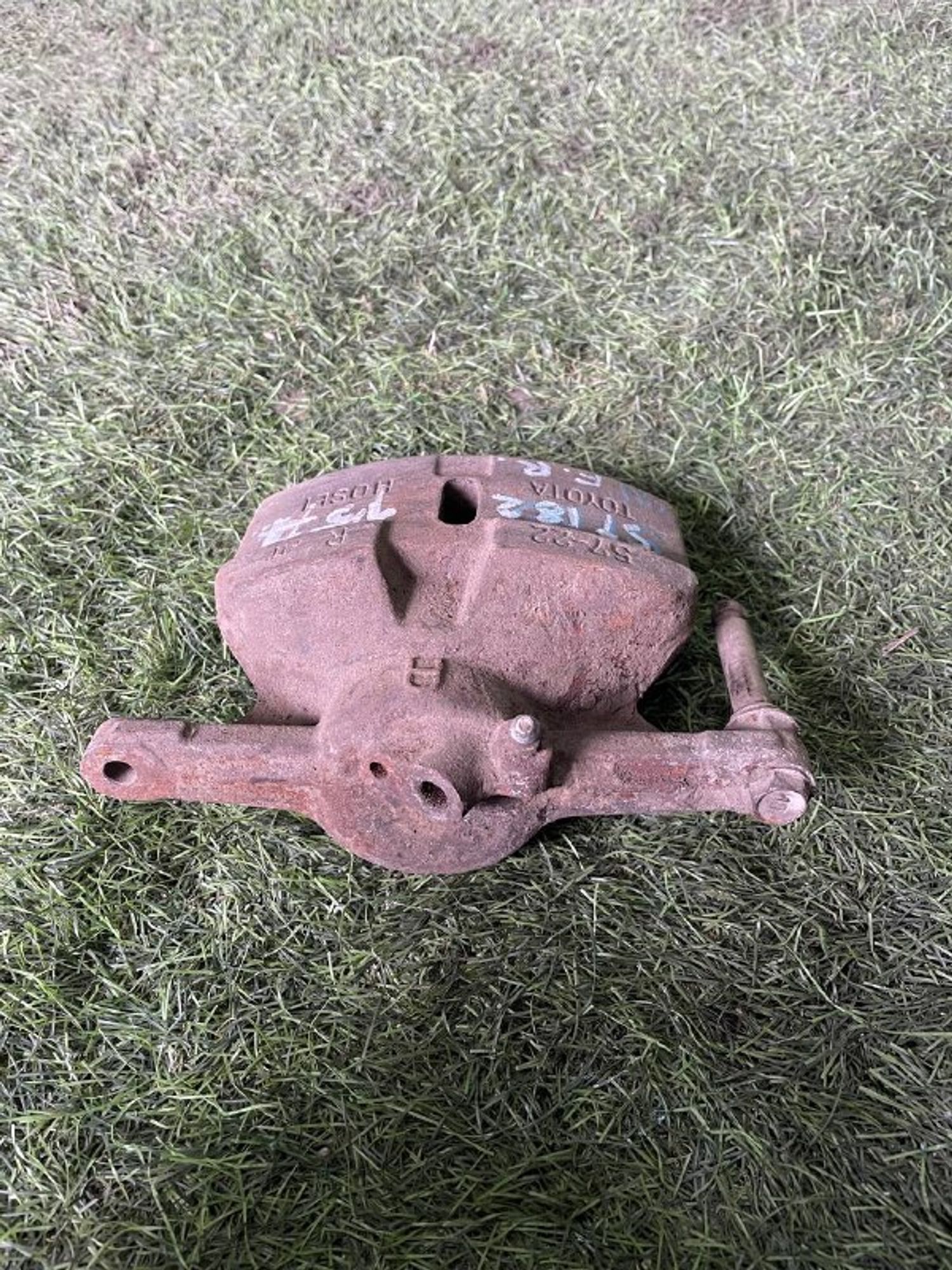 157 Суппорт тормозной передний правый TOYOTA CARINA ST182, 3000 рублей, Невинномысск