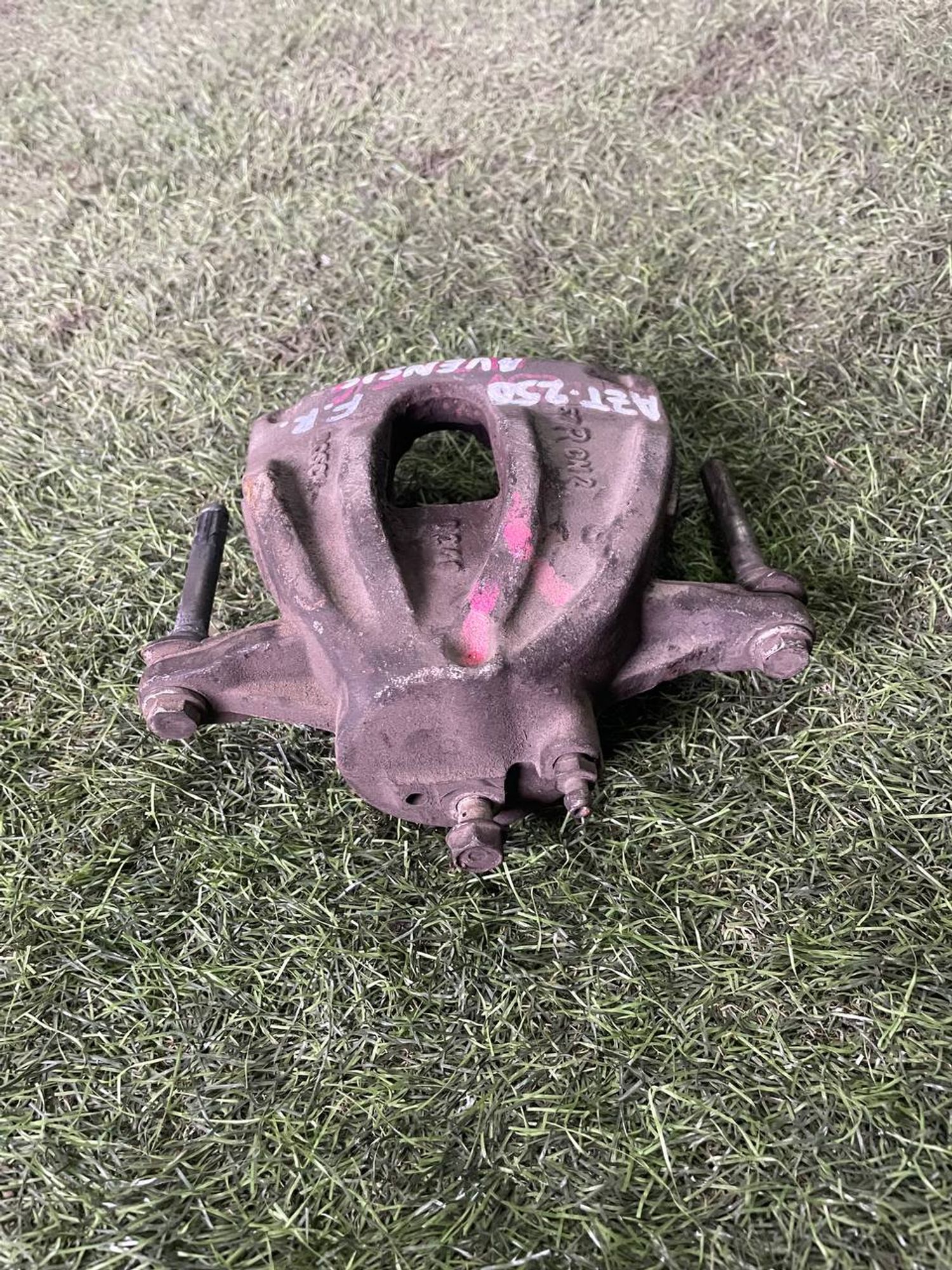 340 Суппорт тормозной передний правый TOYOTA AVENSIS AZT250, 3000 рублей, Невинномысск