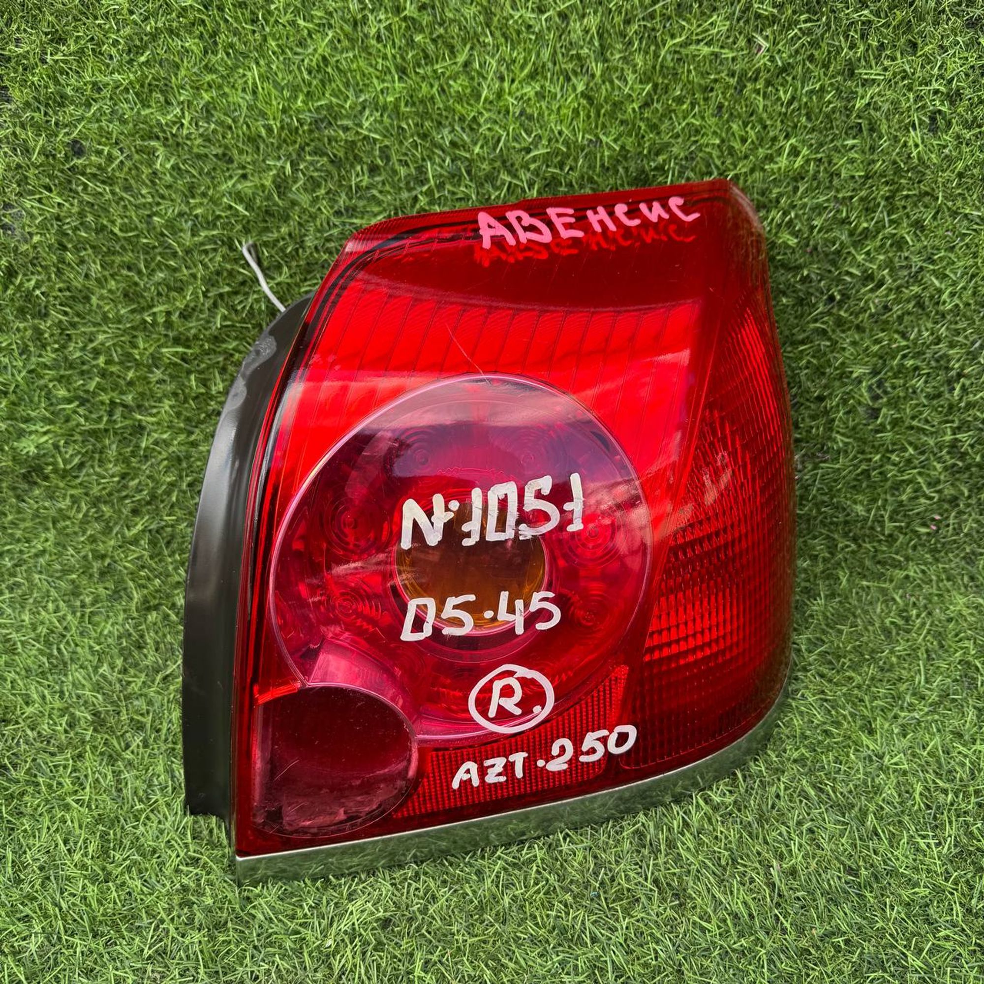 1051 Фонарь задний правый TOYOTA AVENSIS AZT250, 7500 рублей, Невинномысск