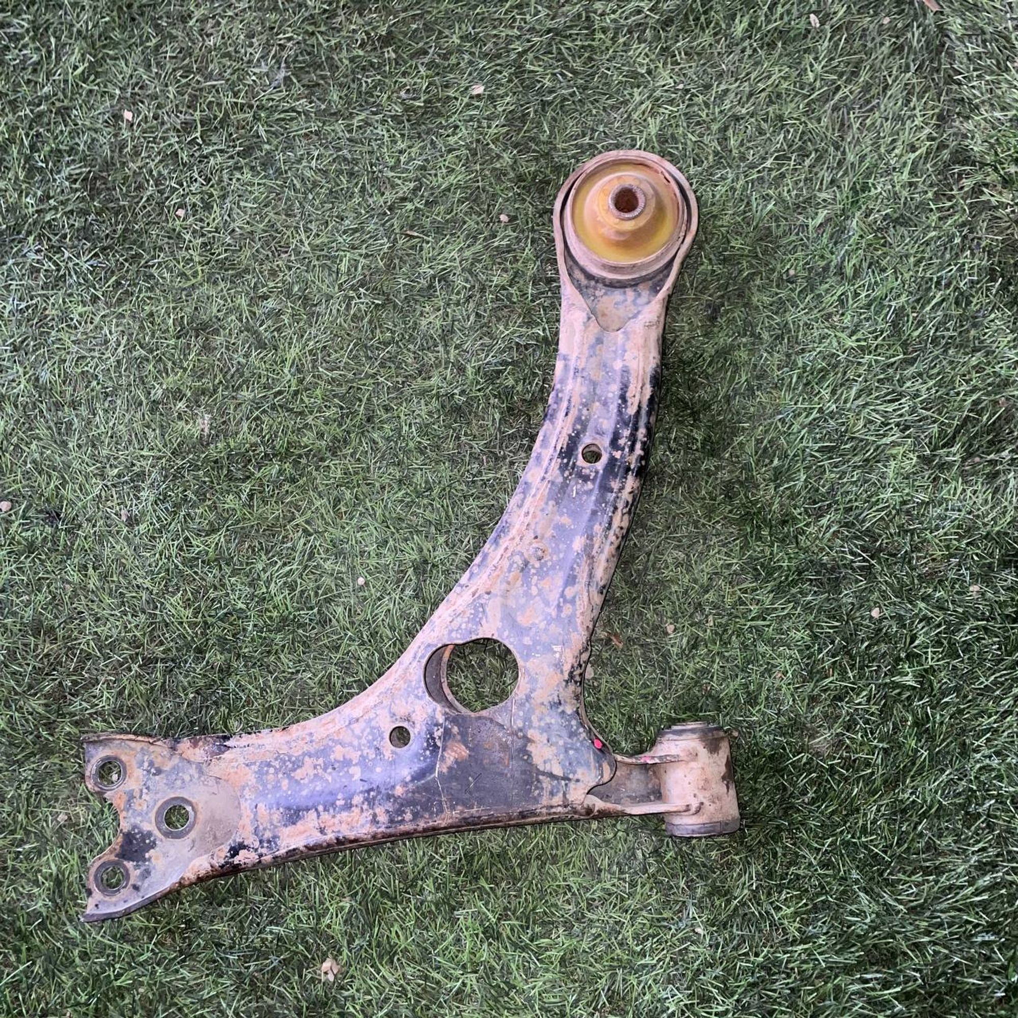 601 Рычаг передний левый нижний TOYOTA RUNX NZE121, 1 рублей, Невинномысск