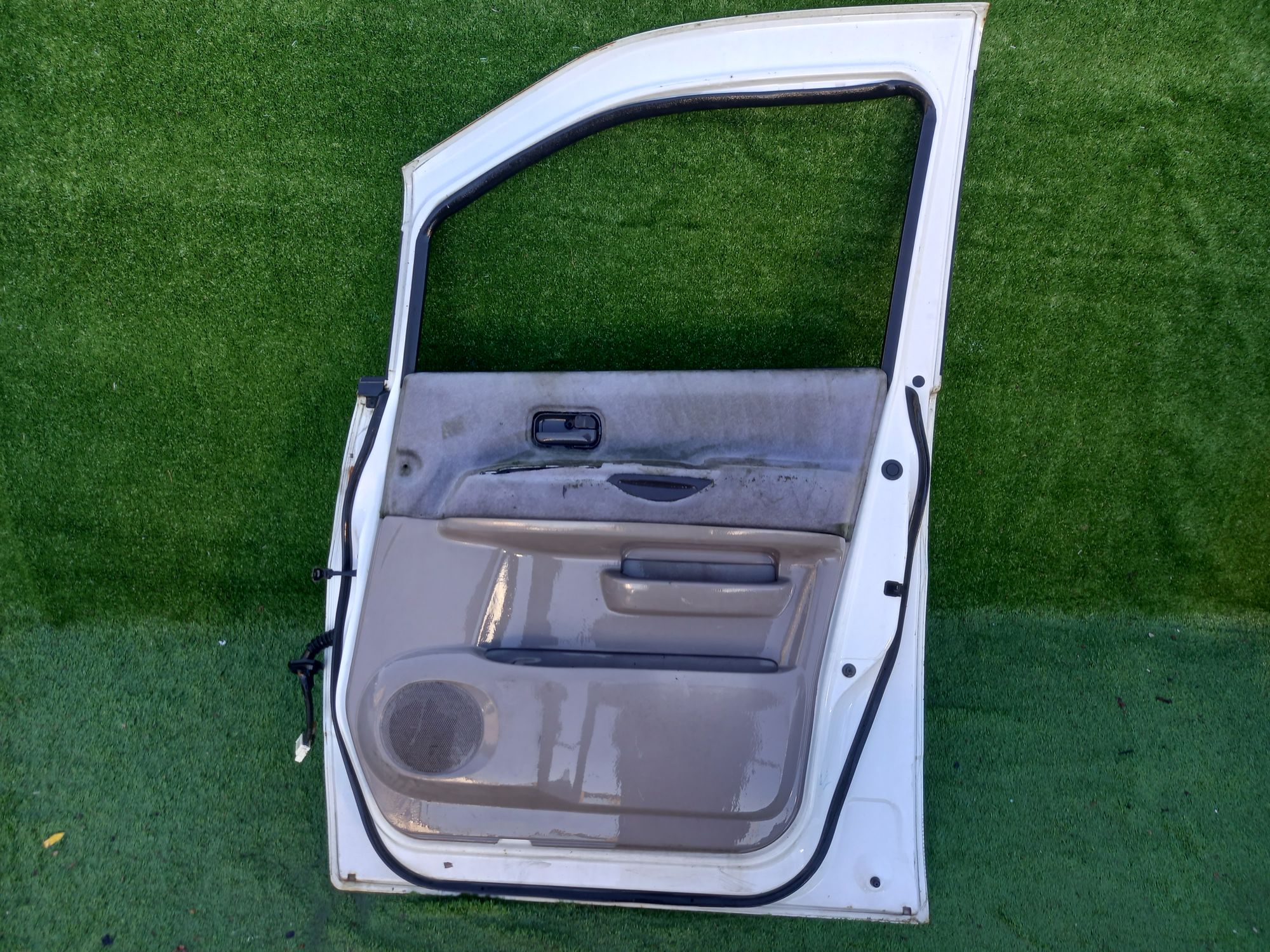 1061 дверь F/R на NISSAN SERENA C24, 10000 рублей, Невинномысск