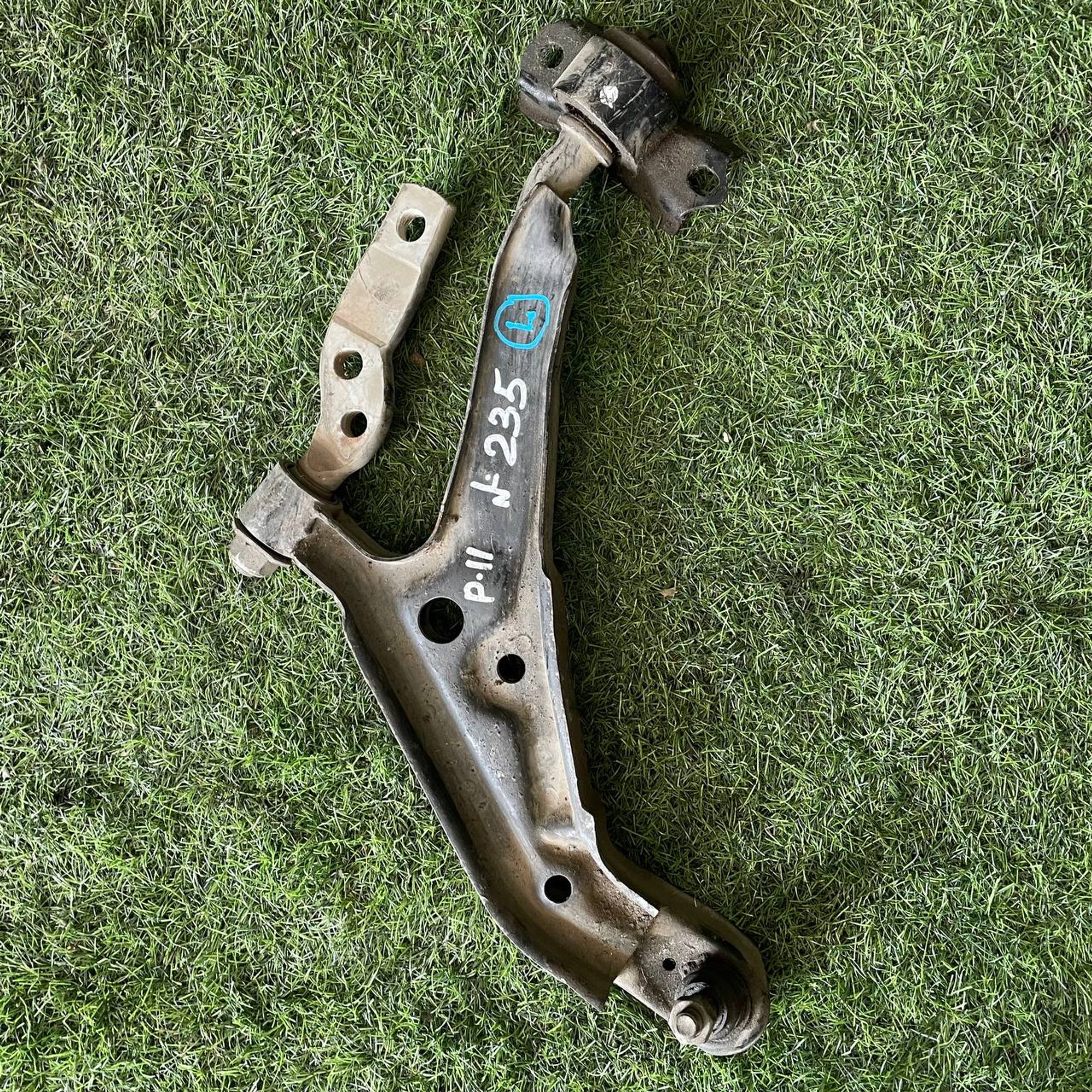 235 Рычаг передний левый нижний NISSAN PRIMERA P11, 3000 рублей, Невинномысск