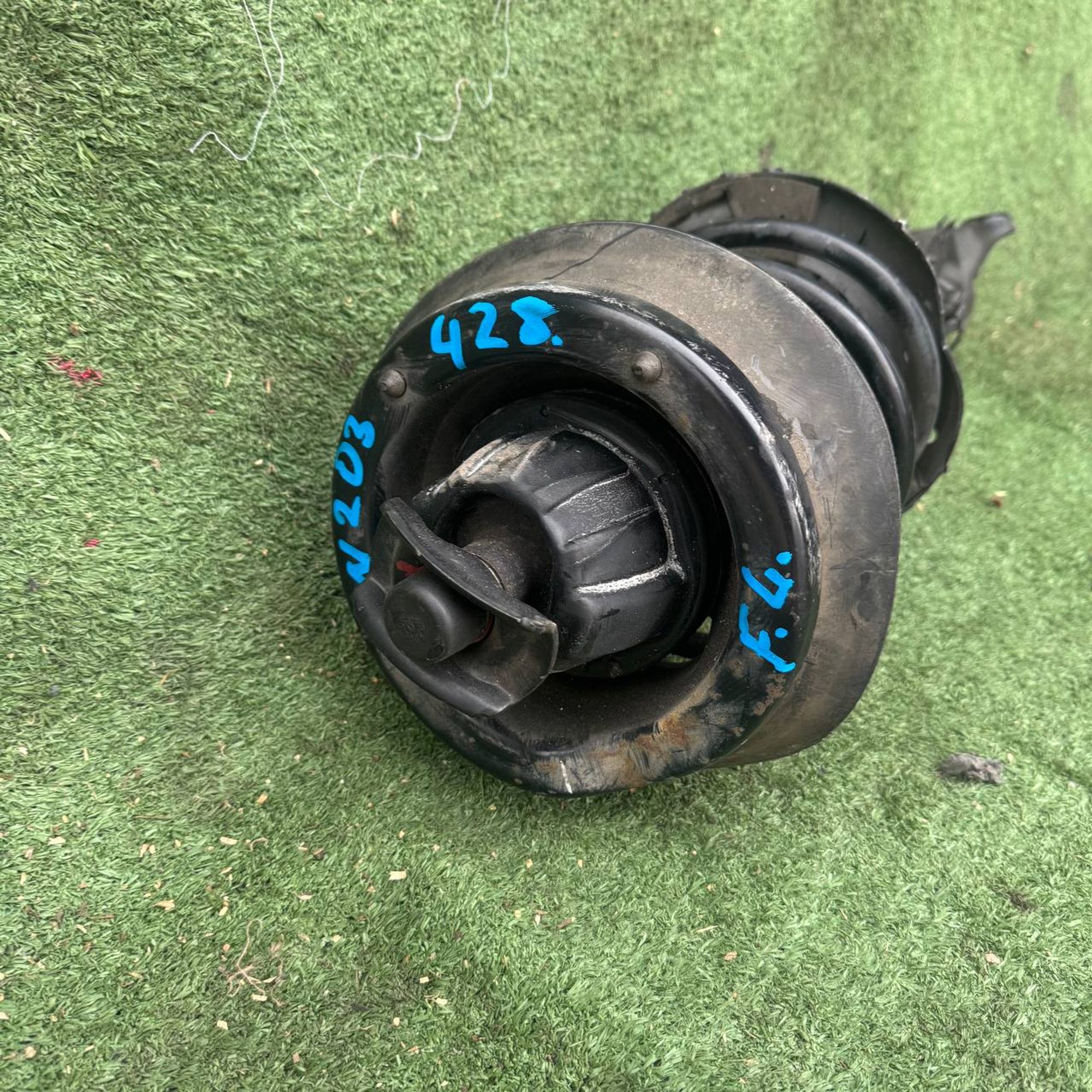 https://ycs.partsauto.market/partsauto-images/thmbs/userImages/772e461030aea93f4dbb6447c0f924d3/part/7f86d7de-c1a4-495f-87c9-a75dcbffc6cf_1735388819253.jpg