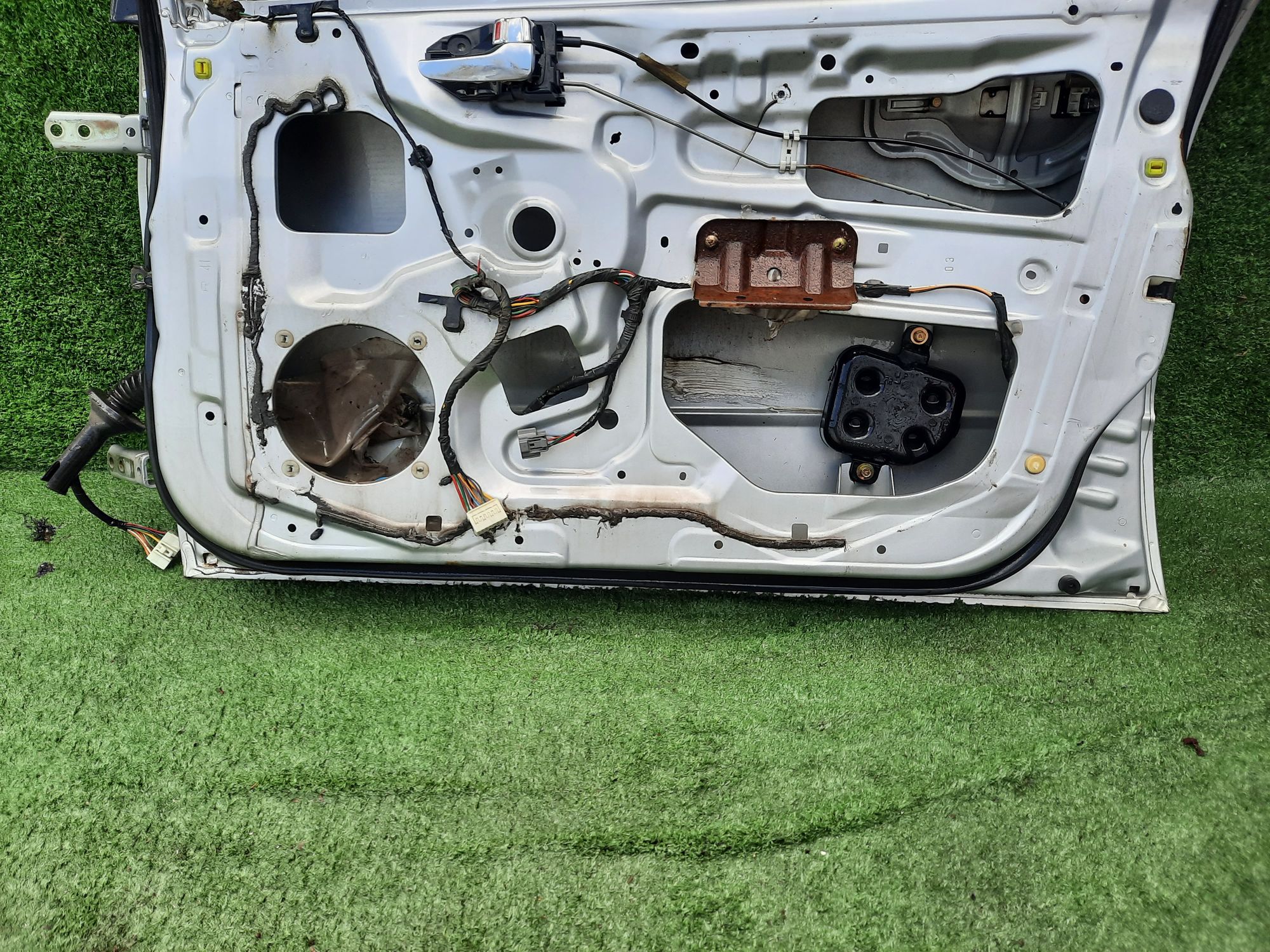 358 дверь на MITSUBISHI LANCER CEDIA CS2A, 10500 рублей, Невинномысск