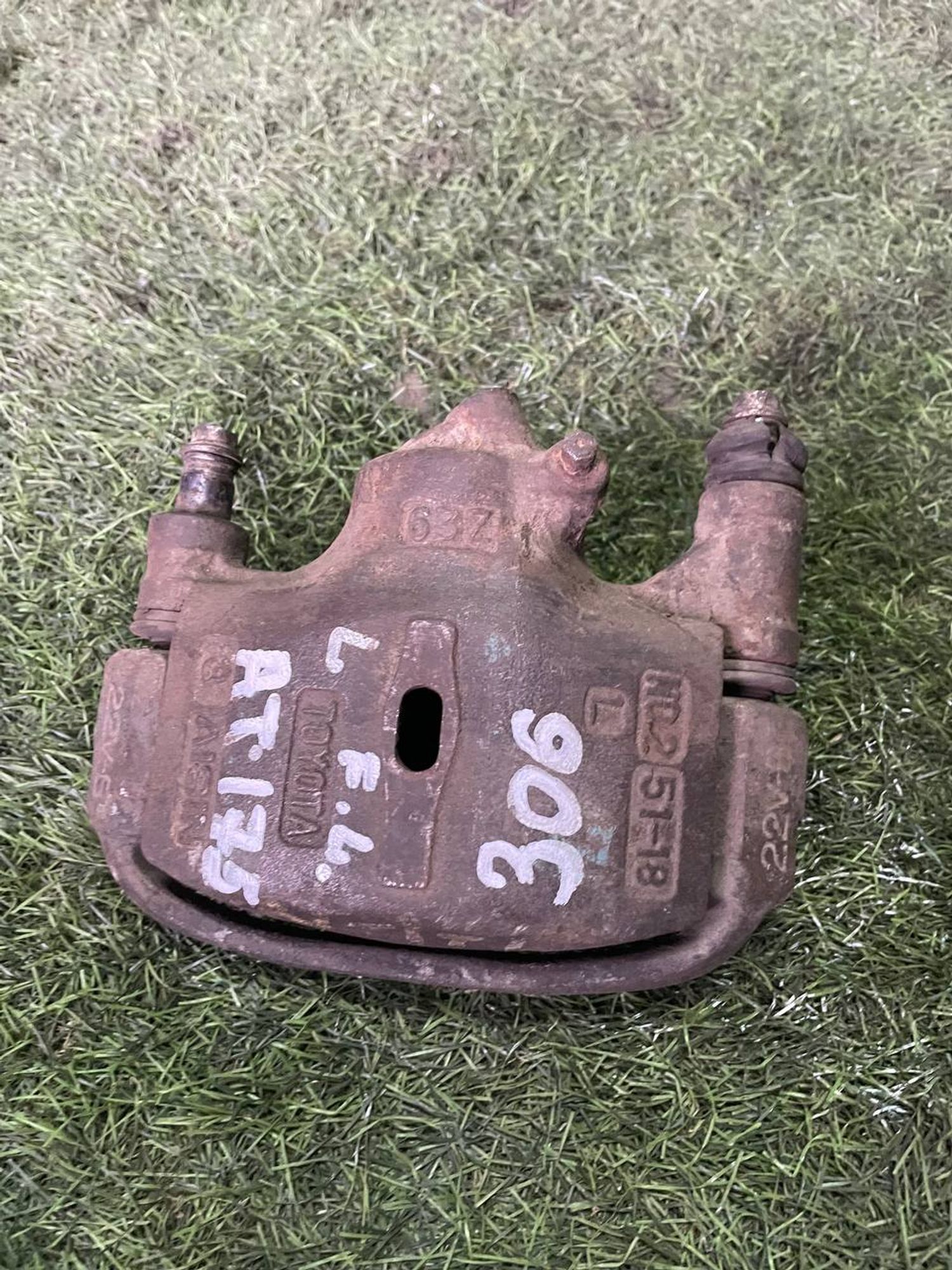 306 Суппорт тормозной передний левый TOYOTA CORONA AT175, 3000 рублей, Невинномысск