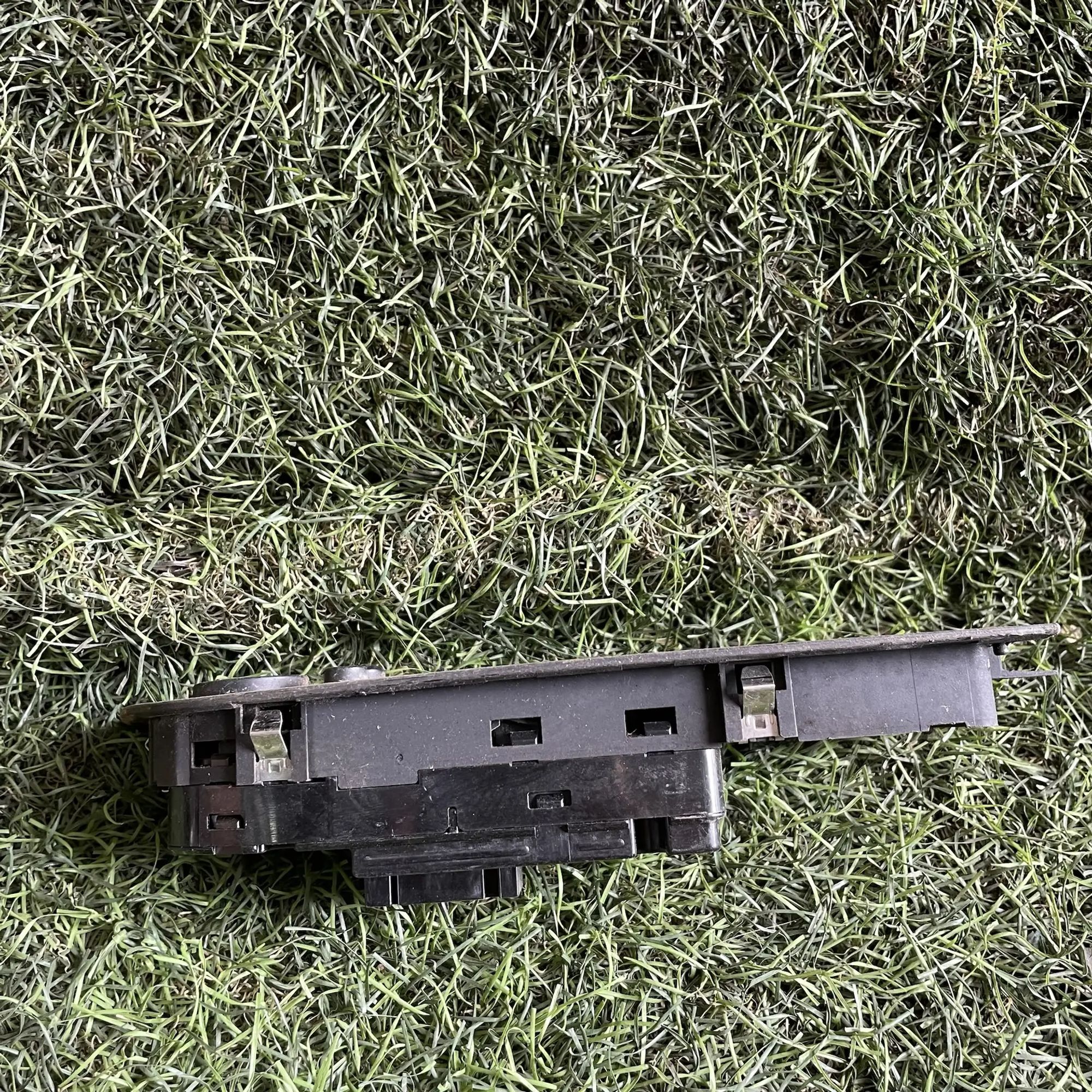 https://ycs.partsauto.market/partsauto-images/thmbs/userImages/772e461030aea93f4dbb6447c0f924d3/part/82081c77-90f4-4d18-a7f9-ec72cc60094a_1778676440979.jpg
