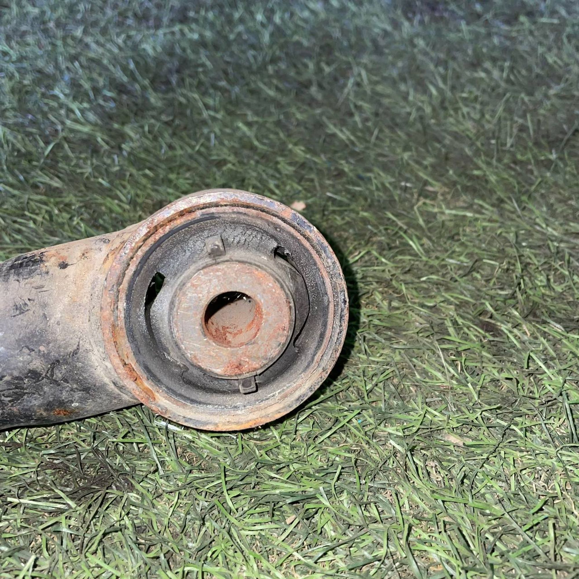 102 Рычаг задний правый нижний Mazda Bongo SGLW, 2000 рублей, Невинномысск