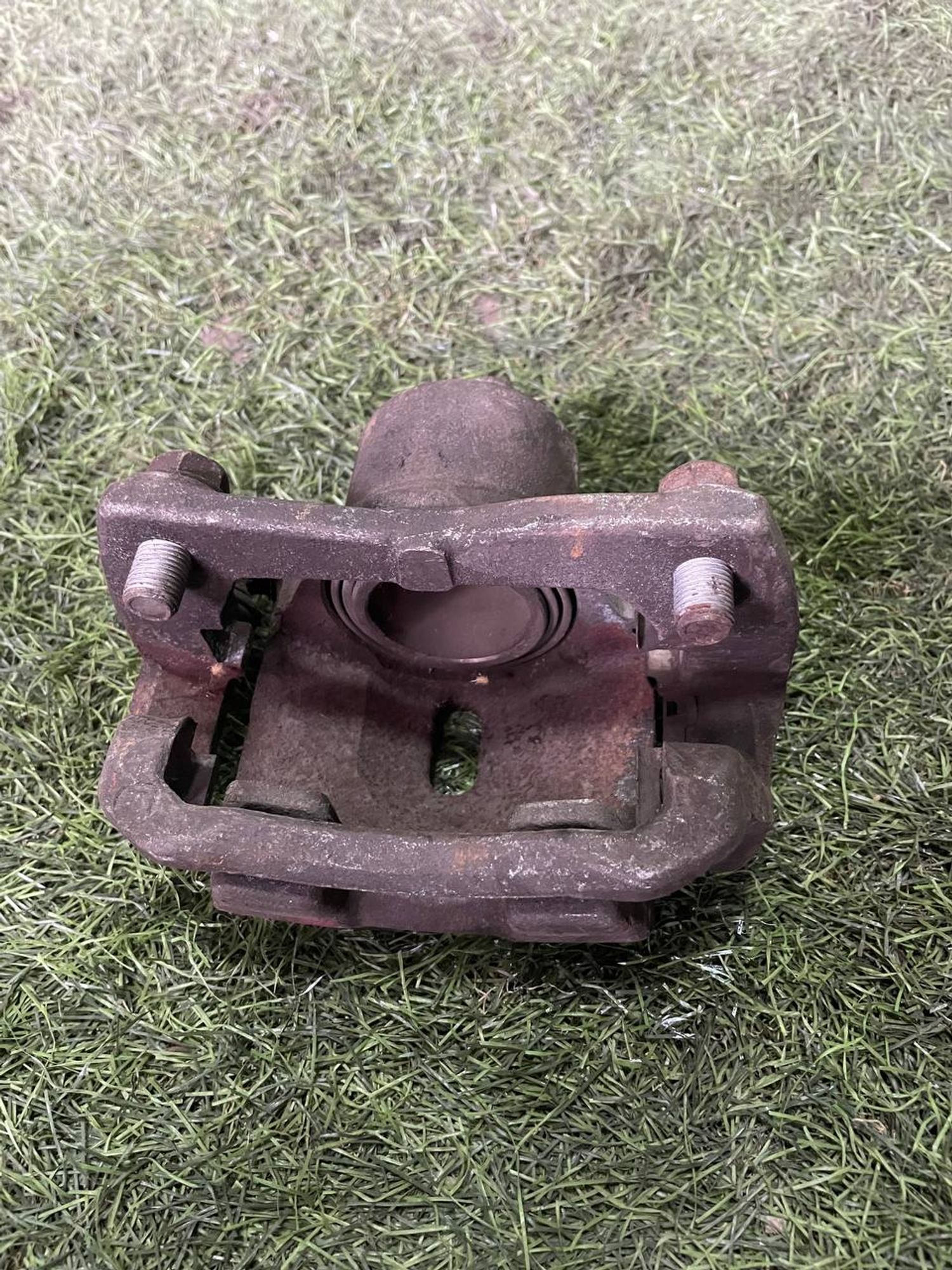 339 Суппорт тормозной передний левый TOYOTA IST NCP60, 3000 рублей, Невинномысск