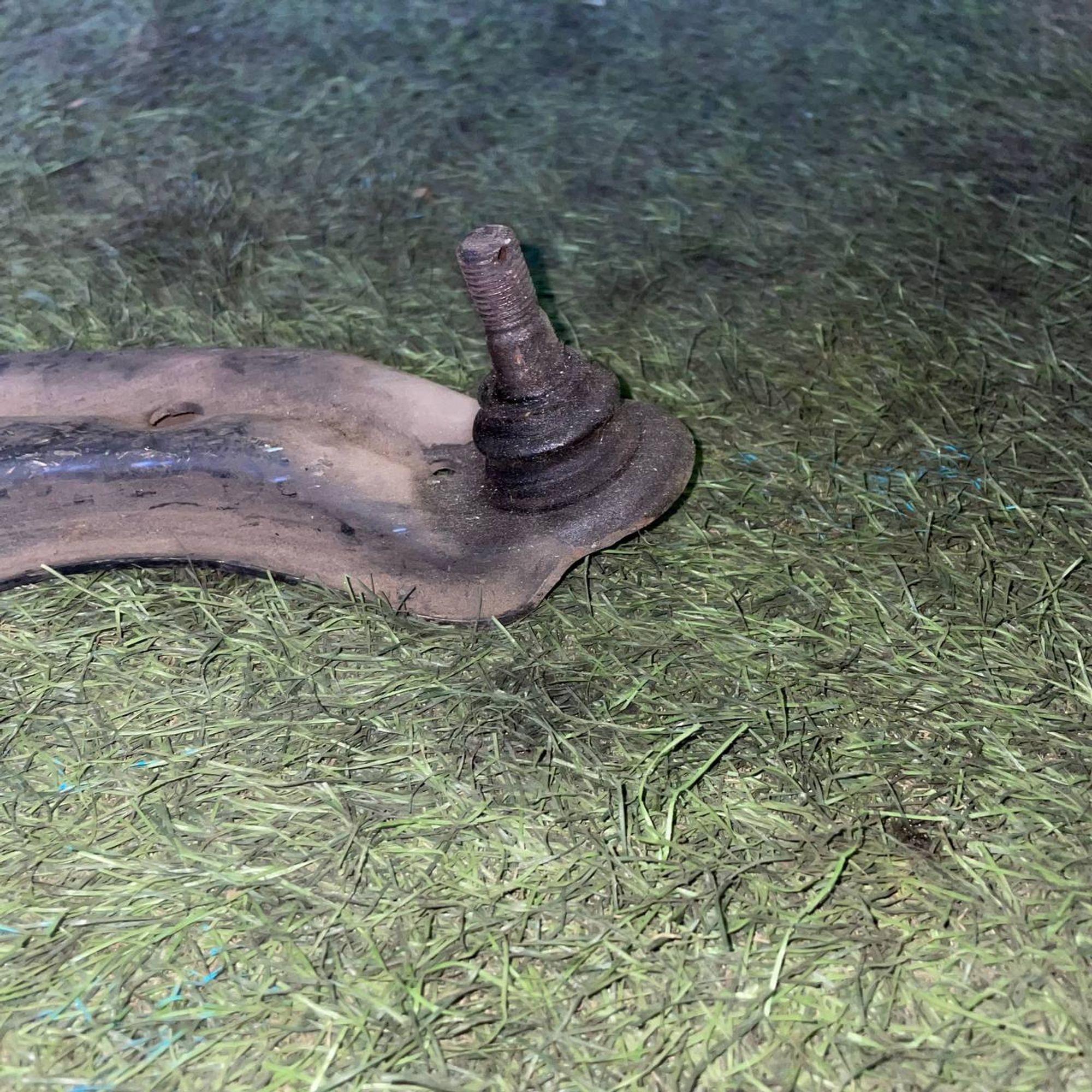 330 Рычаг передний правый нижний NISSAN SUNNY FB15, 3500 рублей, Невинномысск