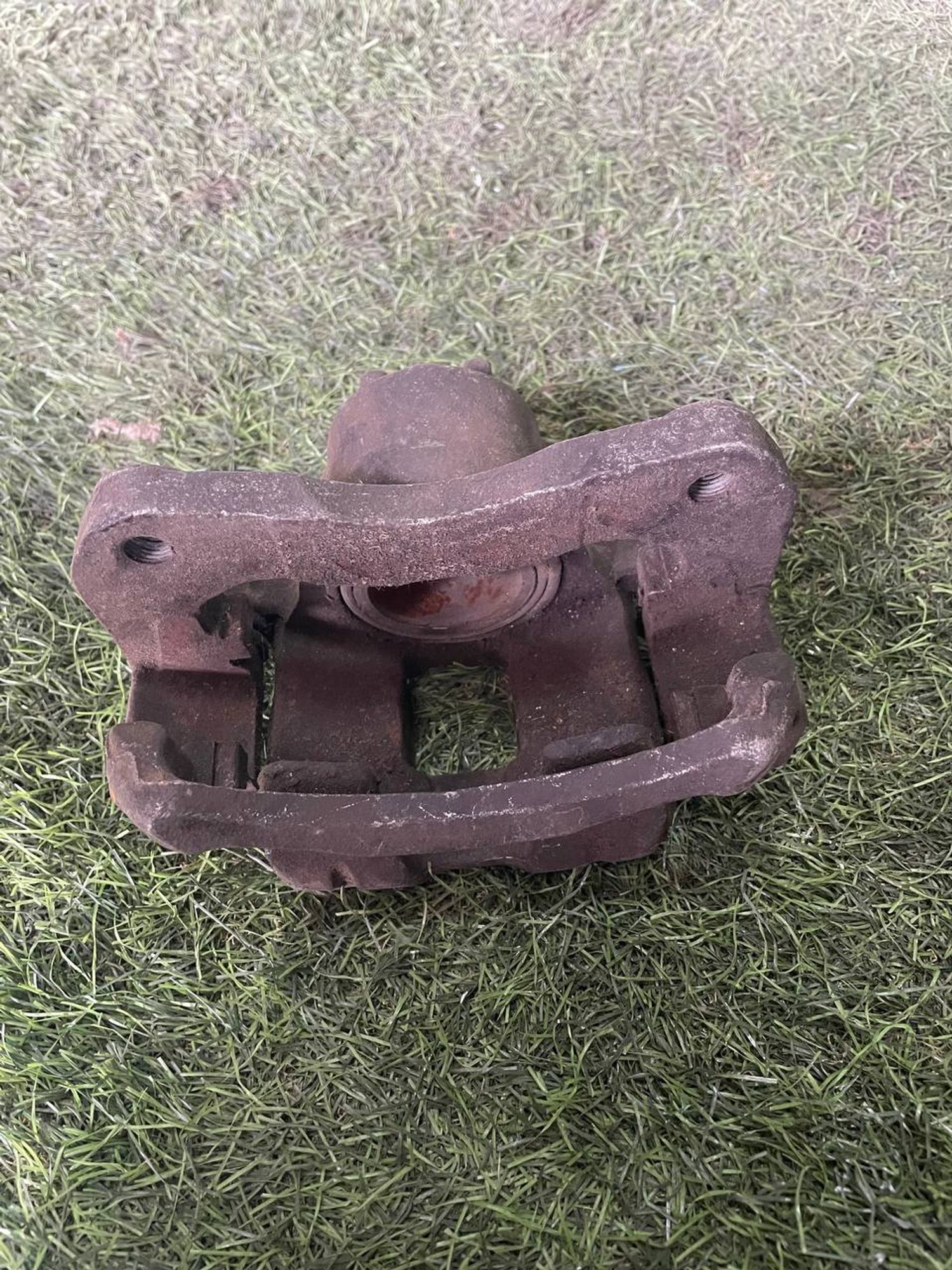 122 Суппорт тормозной передний правый MITSUBISHI CEDIA CS2A, 3000 рублей, Невинномысск