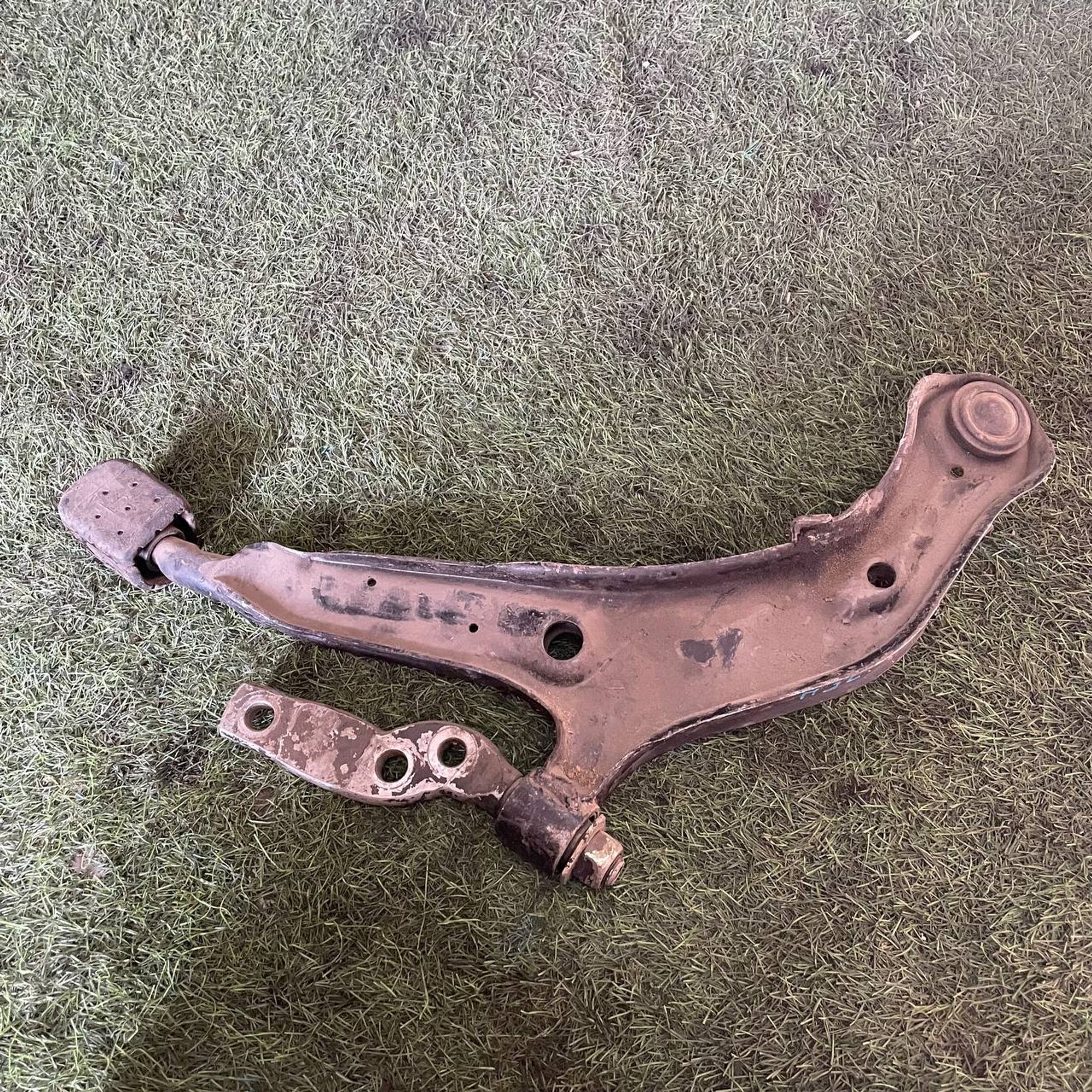 337 Рычаг передний правый нижний NISSAN CEFIRO A32, 3500 рублей, Невинномысск