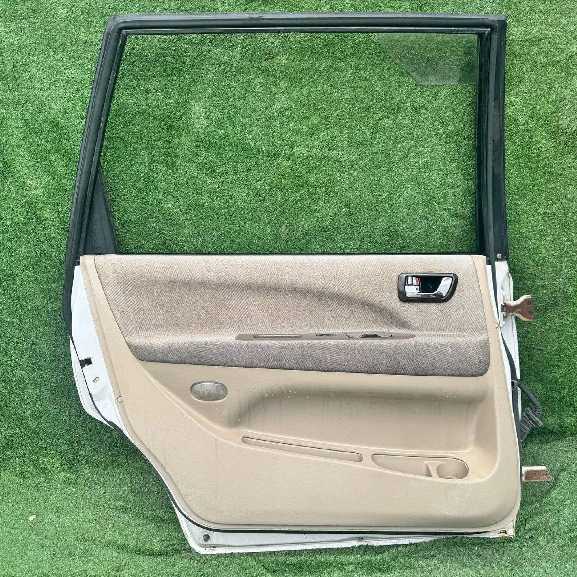 2084 дверь на MITSUBISHI CHARIOT N84W, 7500 рублей, Невинномысск