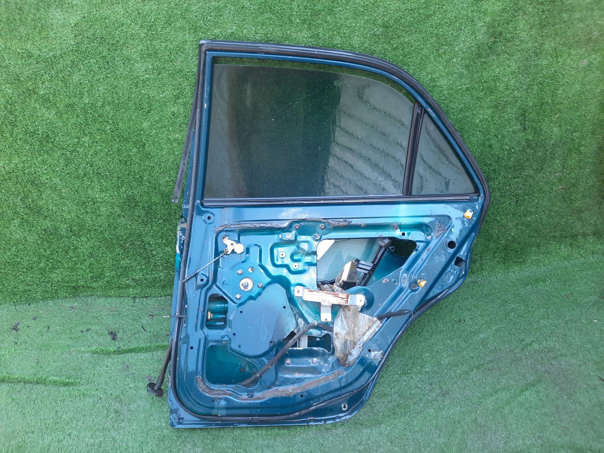 848 дверь на MITSUBISHI CARISMA DA2A, 8000 рублей, Невинномысск