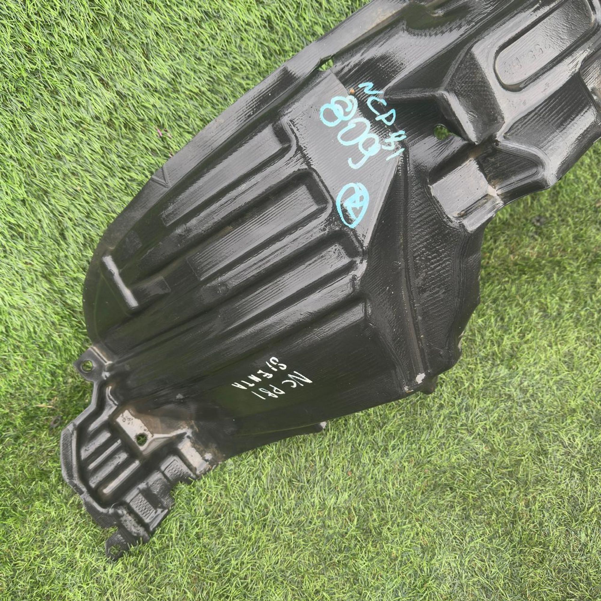 809 Подкрылок передний правый Toyota Sienta NCP81, 2500 рублей, Невинномысск