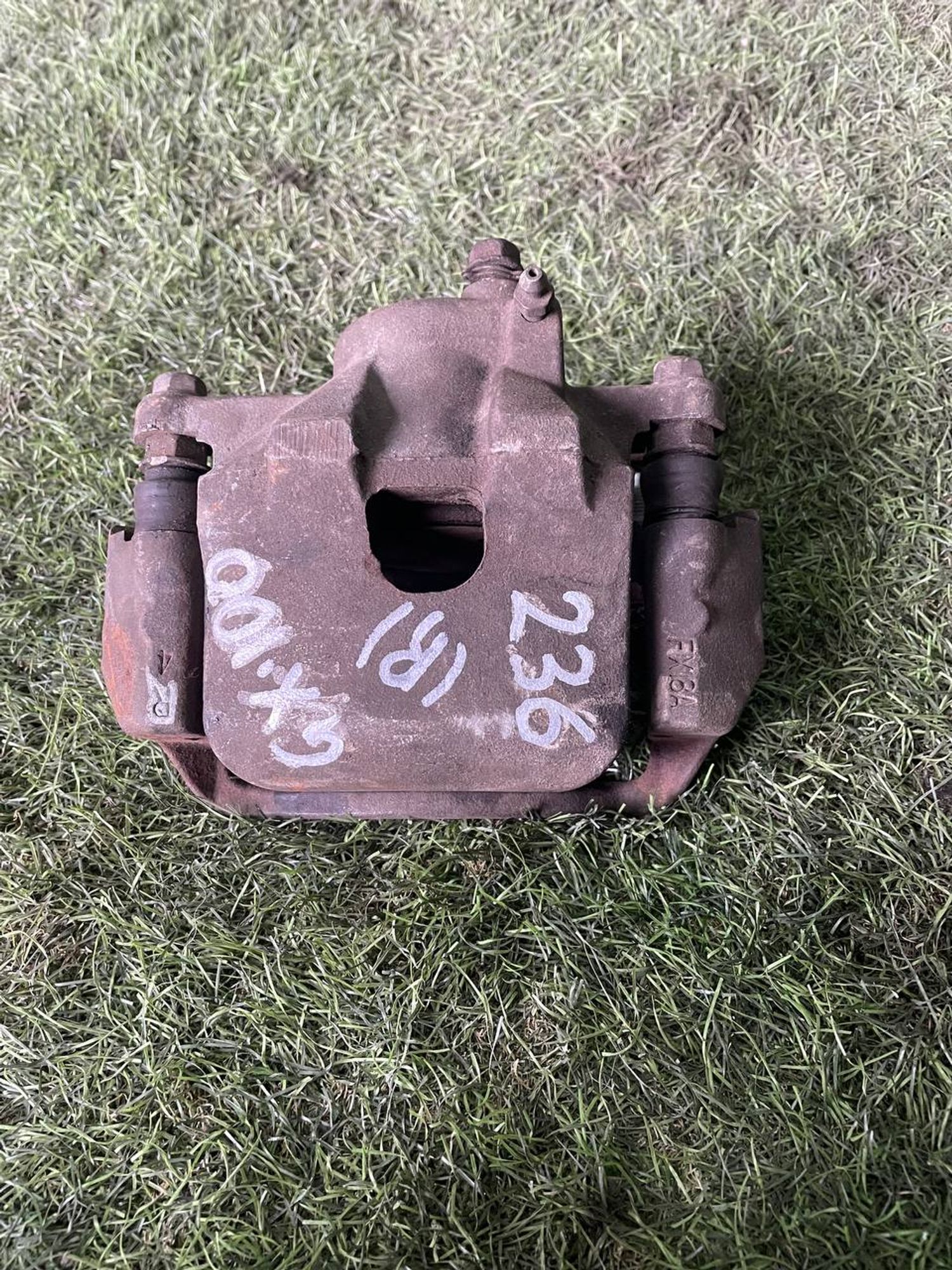 236 Суппорт тормозной передний правый TOYOTA CHASER GX100, 3000 рублей, Невинномысск